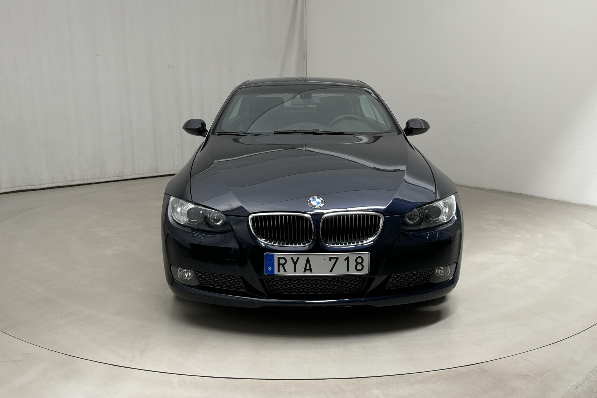 BMW 335i Cabriolet, E93 (306hk) - 63 660 km - Manualna - Dark Blue - 2009