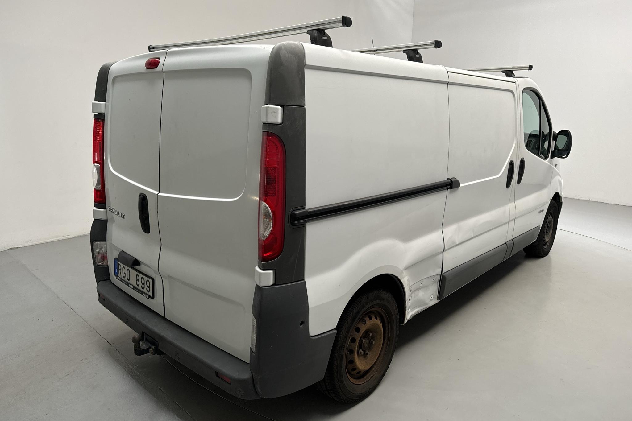 Renault Trafic 2.0 dCi Skåp (115hk) - 192 300 km - Manual - white - 2012