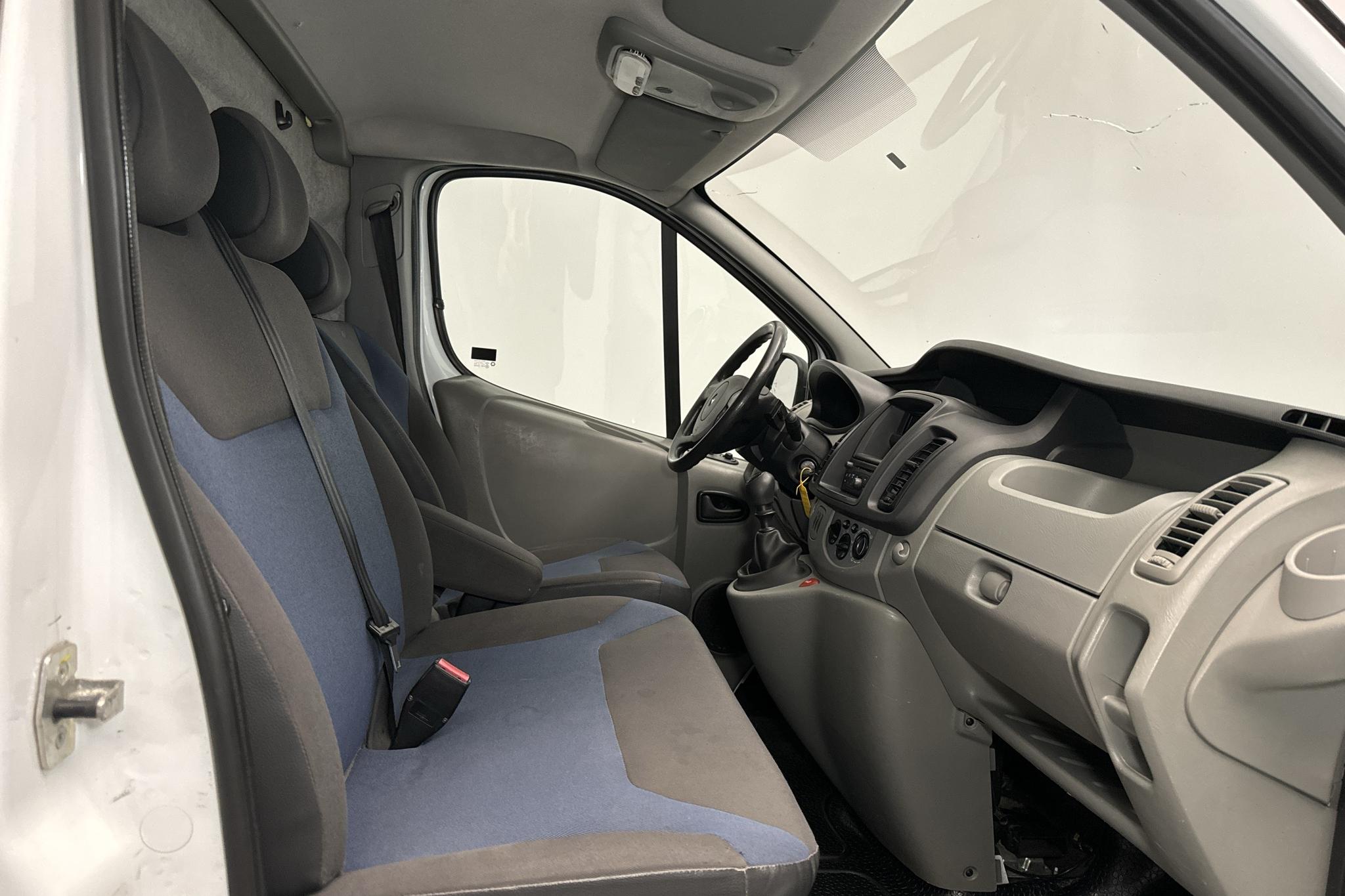 Renault Trafic 2.0 dCi Skåp (115hk) - 192 300 km - Manuaalinen - valkoinen - 2012