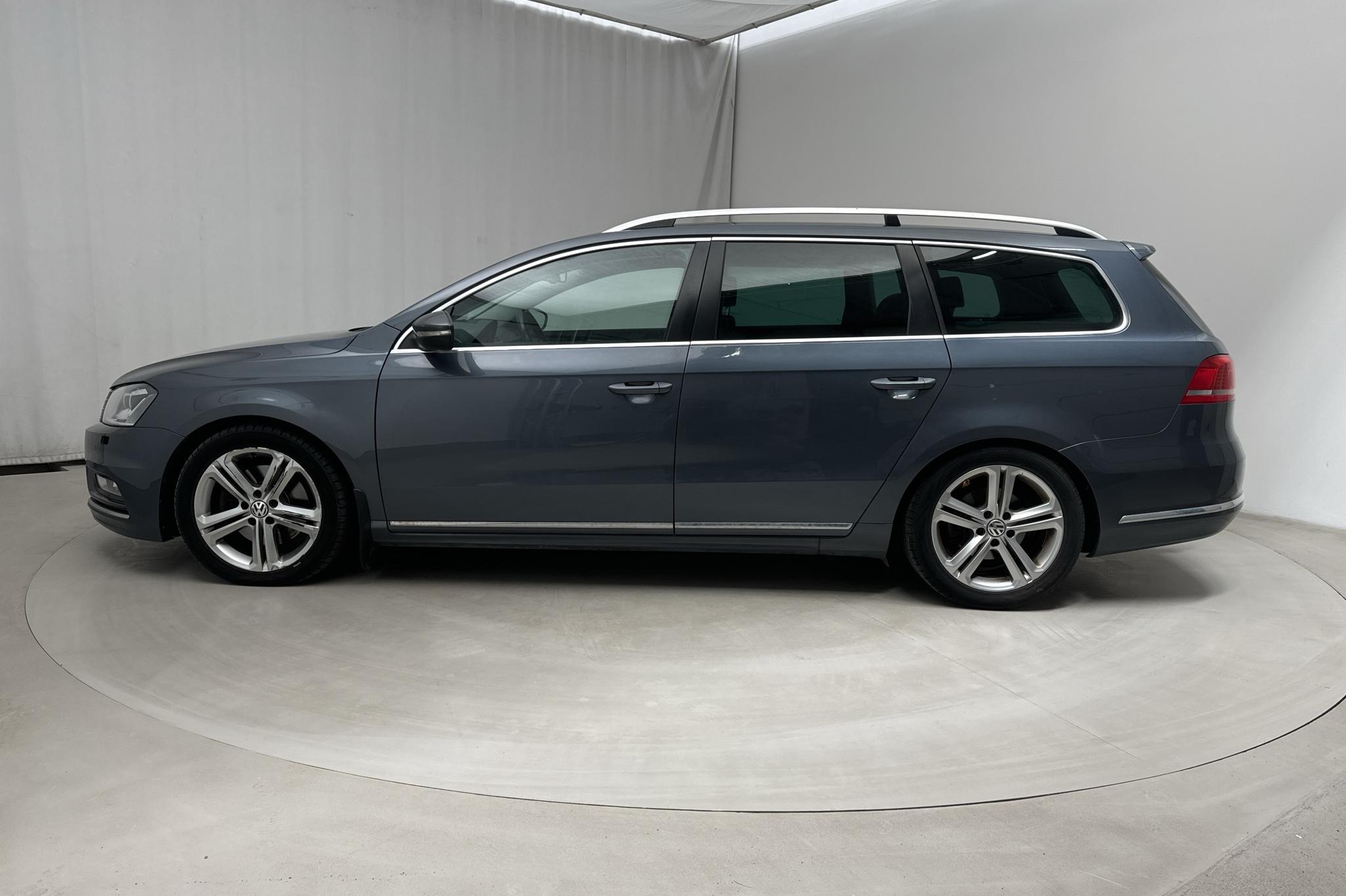 VW Passat 2.0 TDI BlueMotion Technology Variant 4Motion (177hk) - 222 110 km - Automatic - Light Grey - 2014