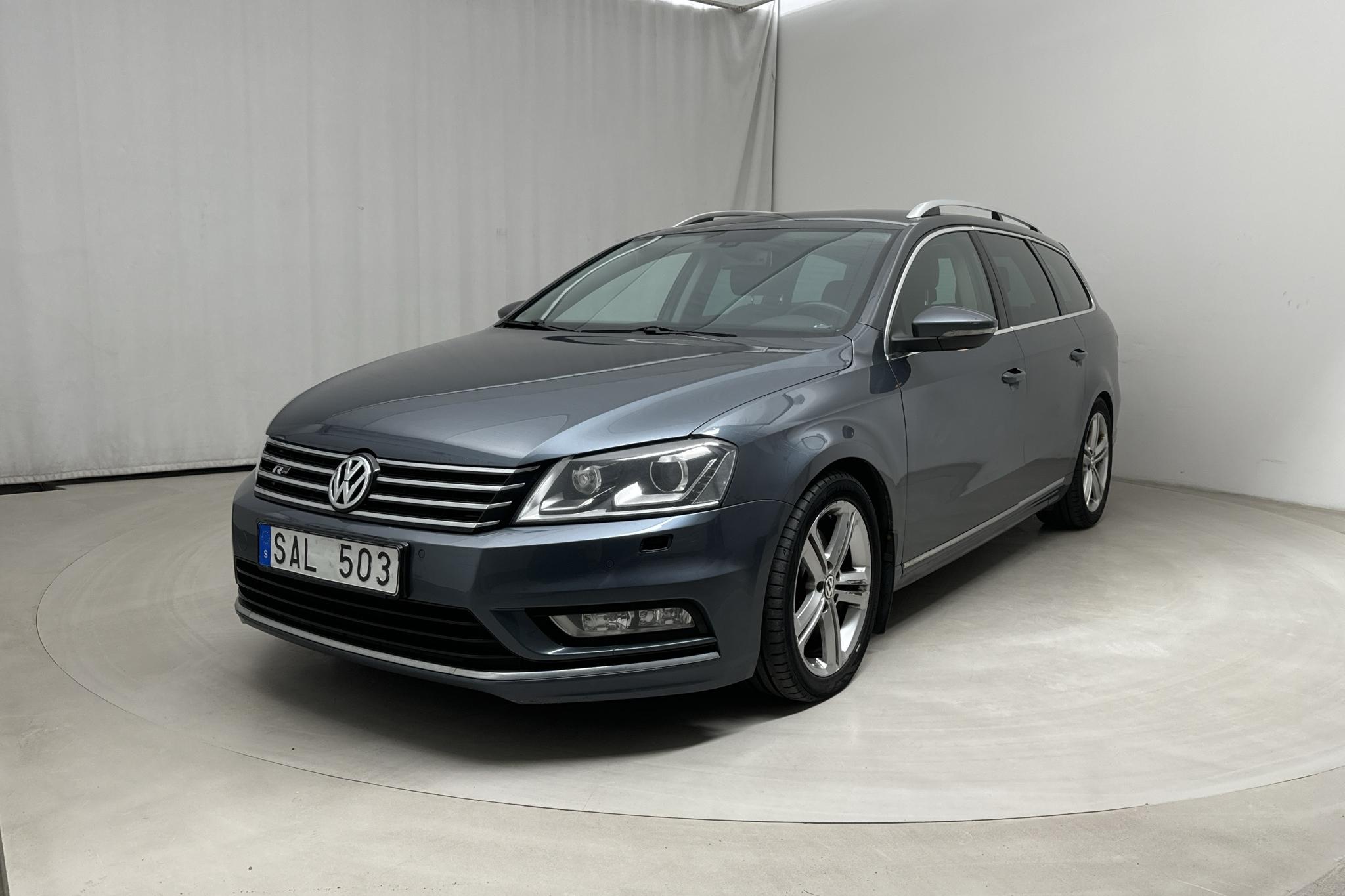 VW Passat 2.0 TDI BlueMotion Technology Variant 4Motion (177hk) - 222 110 km - Automaattinen - Light Grey - 2014