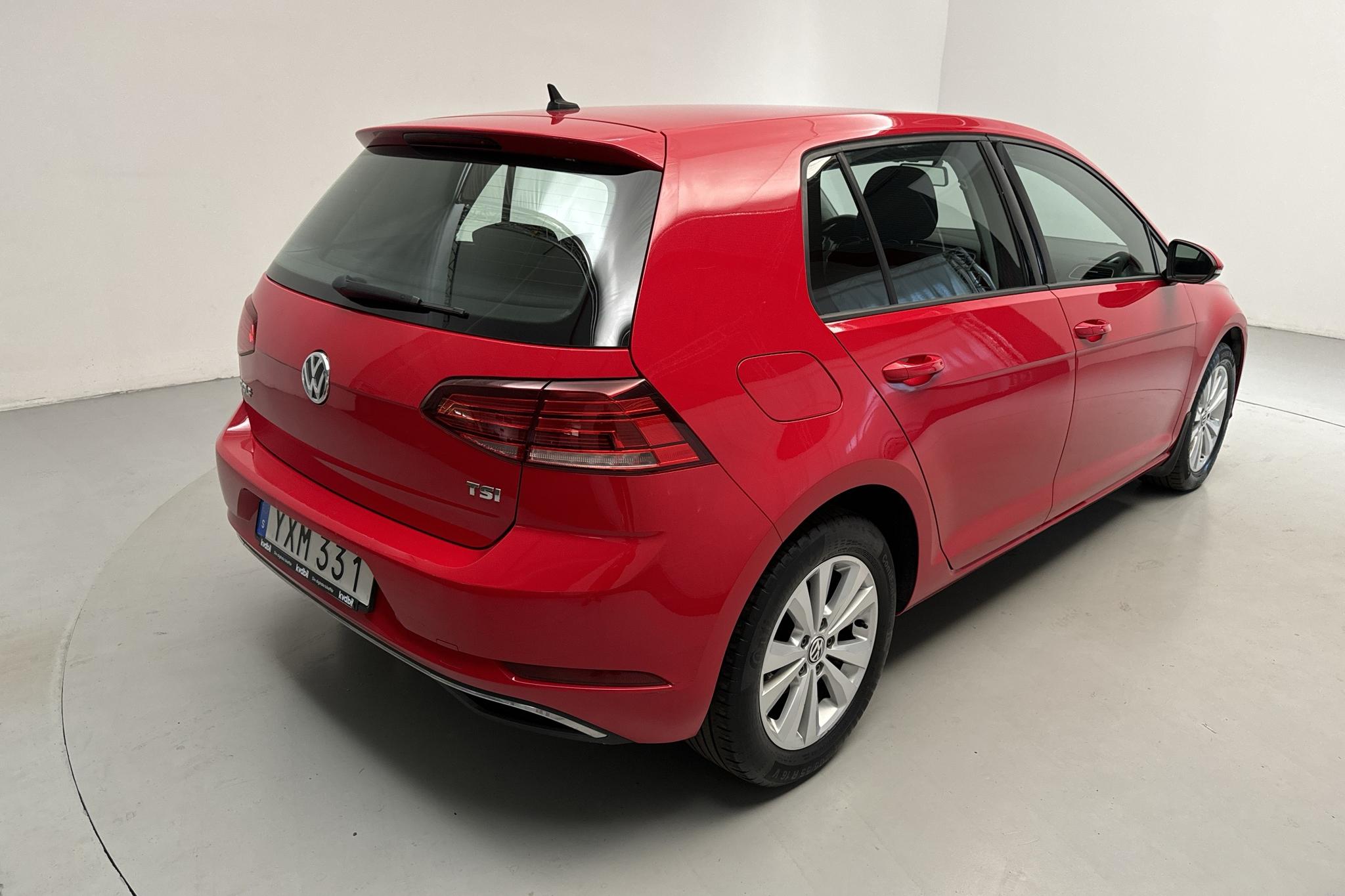 VW Golf VII 1.0 TSI 5dr (110hk) - 69 180 km - Automatyczna - czerwony - 2018