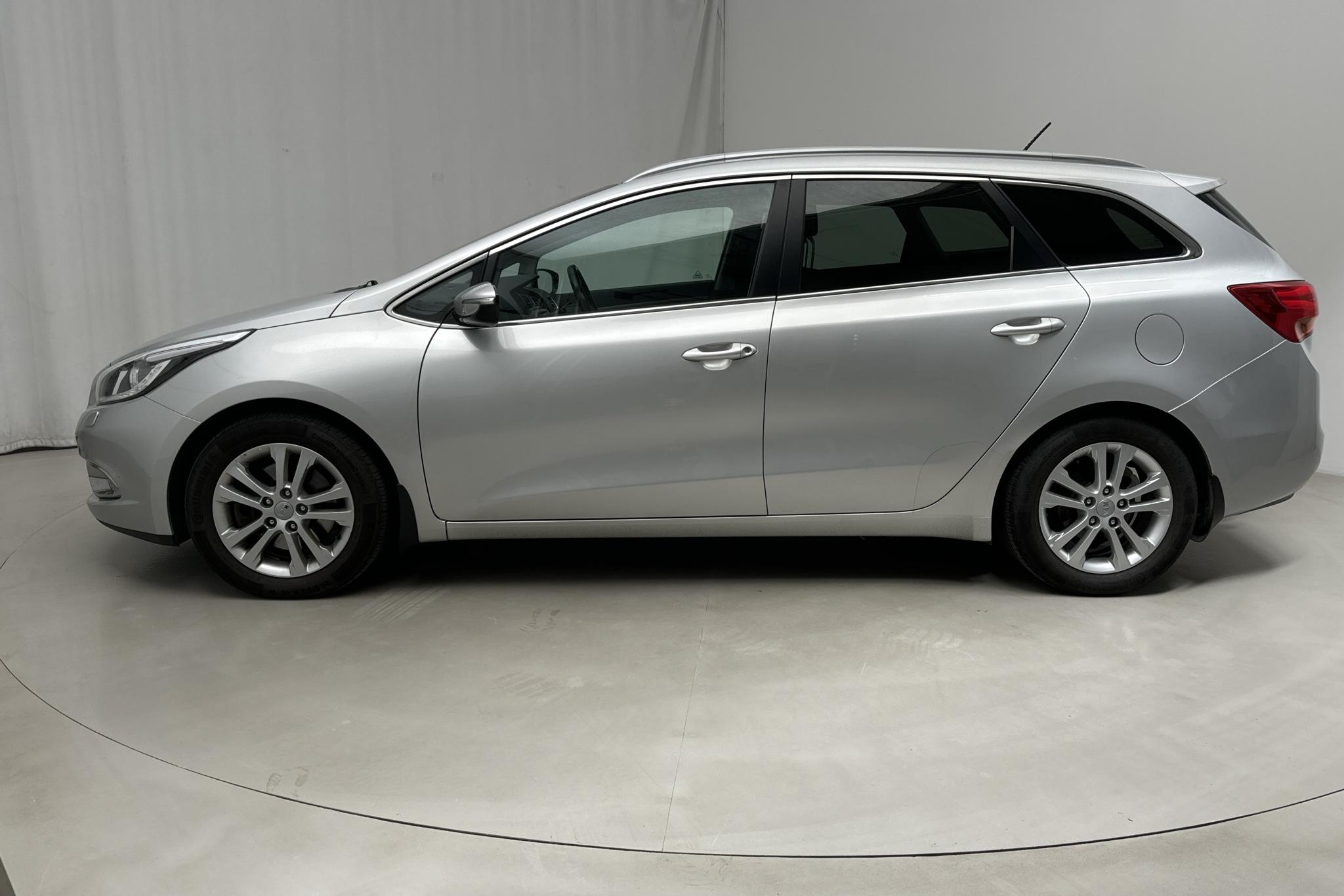 KIA Cee'd 1.6 CRDi SW (128hk) - 162 800 km - Manualna - szary - 2014