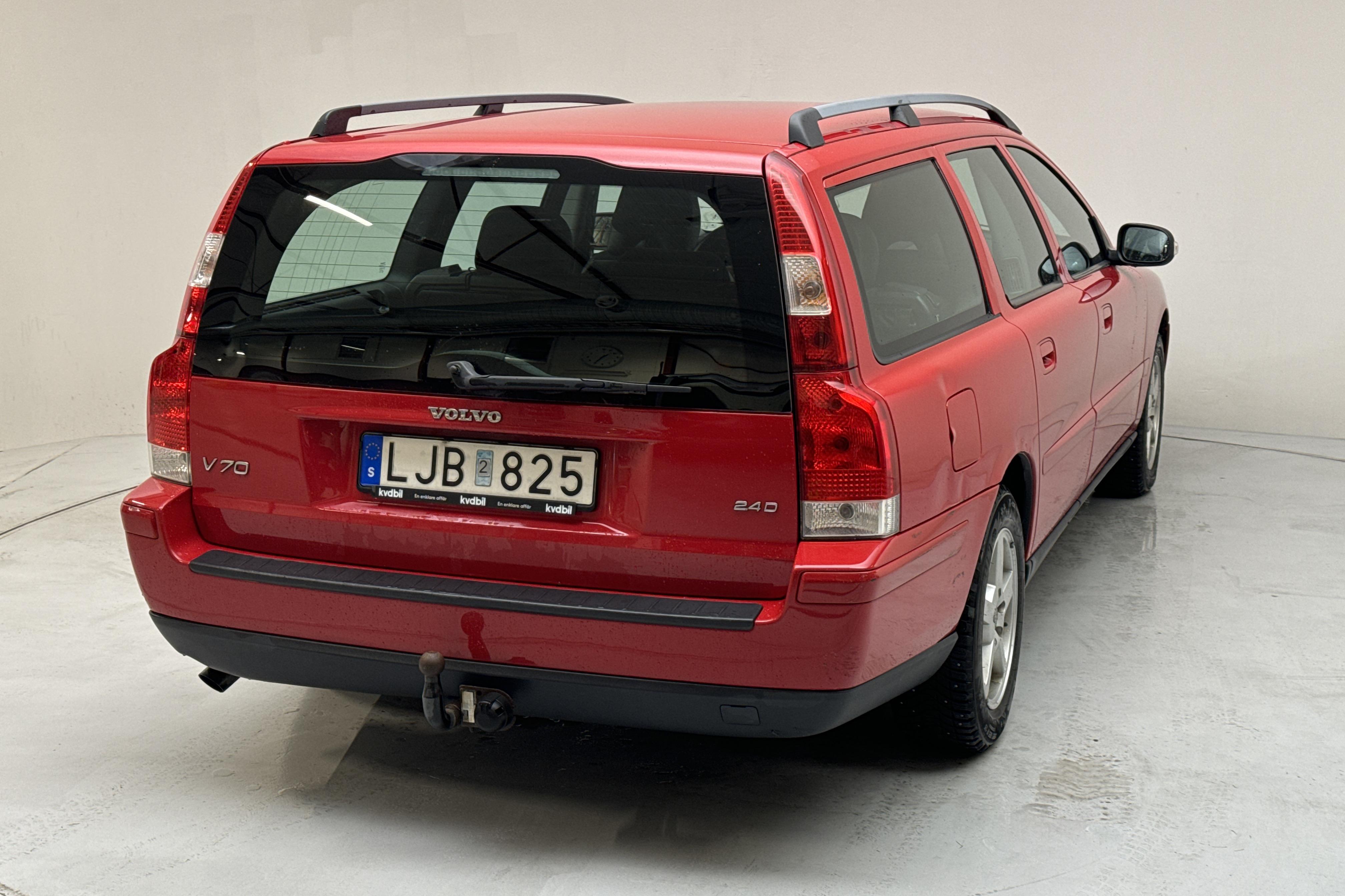 Volvo V70 2.4D (163hk) - 24 975 mil - Manuell - röd - 2007