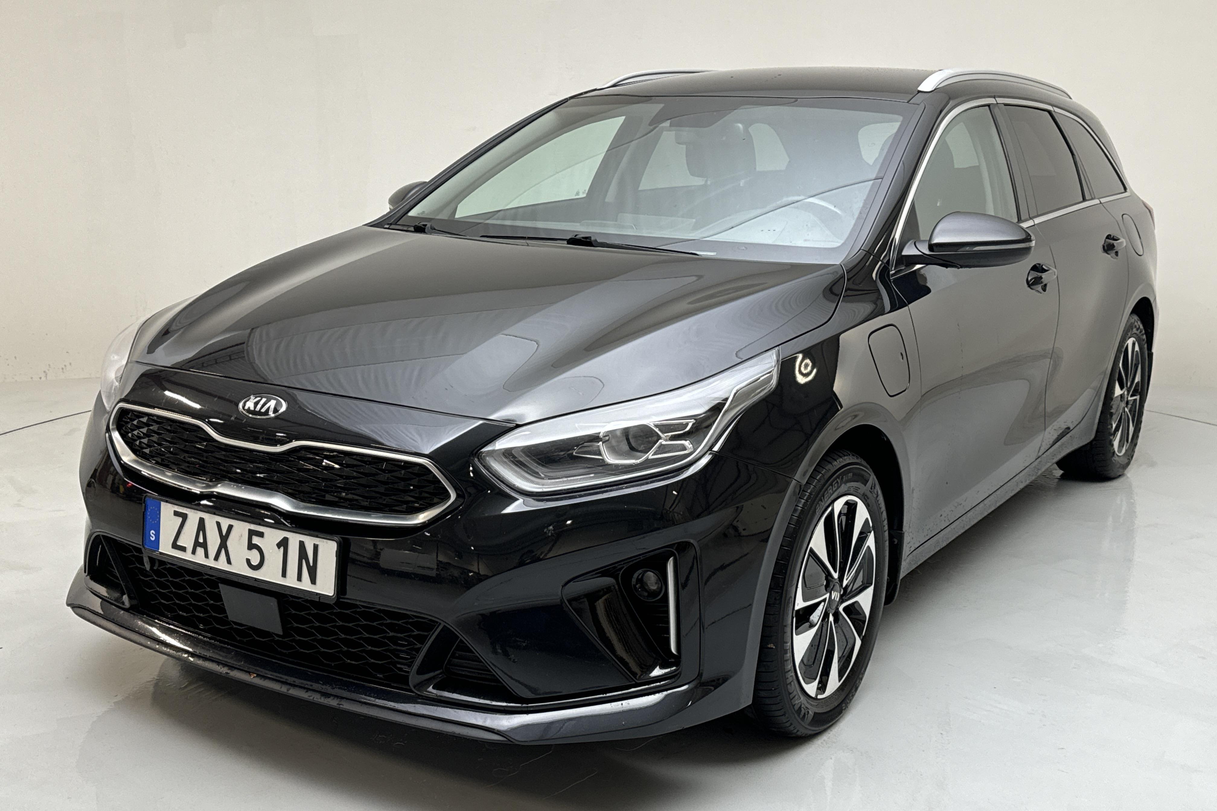 KIA Ceed 1.6 Plug-in Hybrid SW (141hk) - 11 158 mil - Automat - svart - 2020