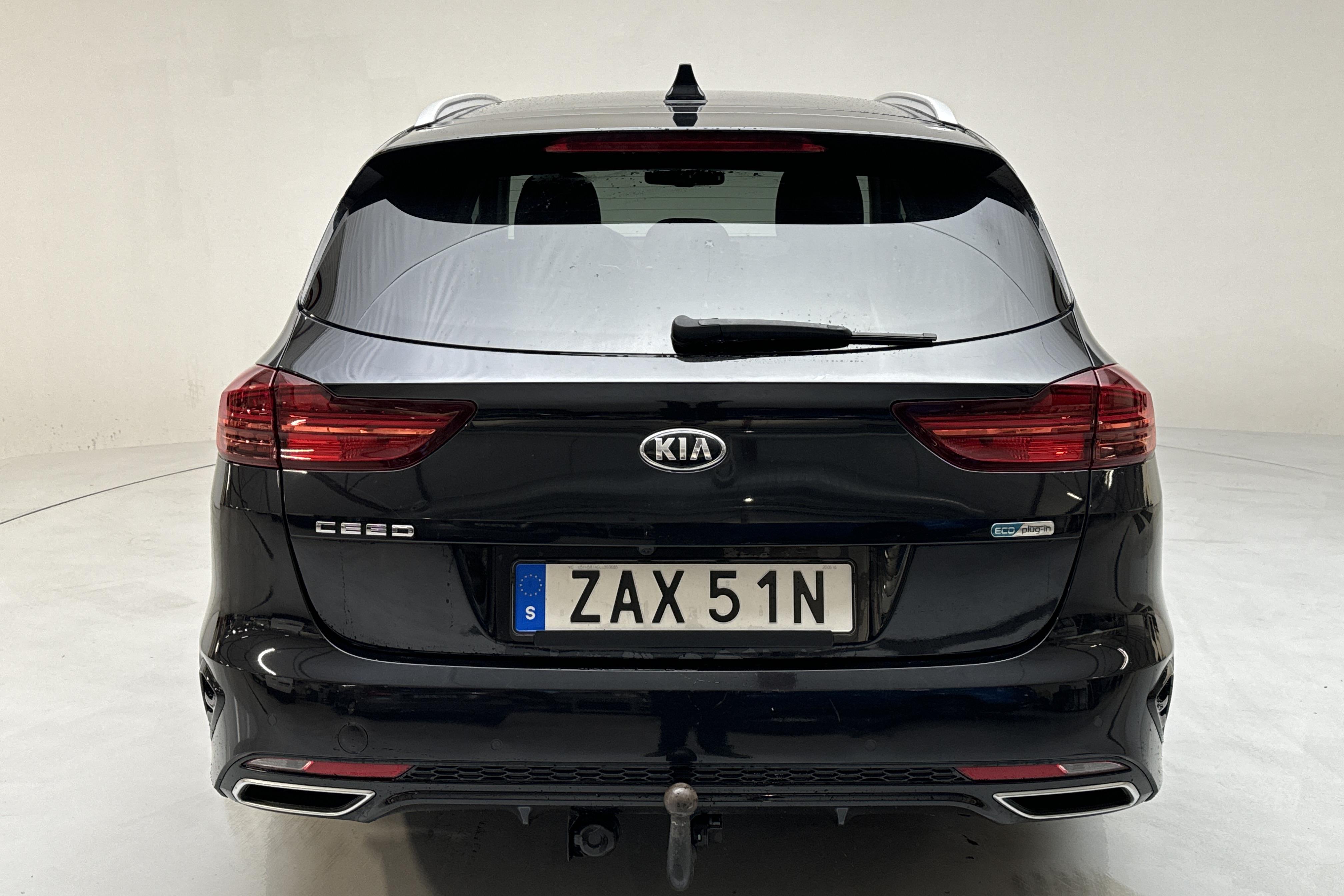 KIA Ceed 1.6 Plug-in Hybrid SW (141hk) - 111 580 km - Automaatne - must - 2020