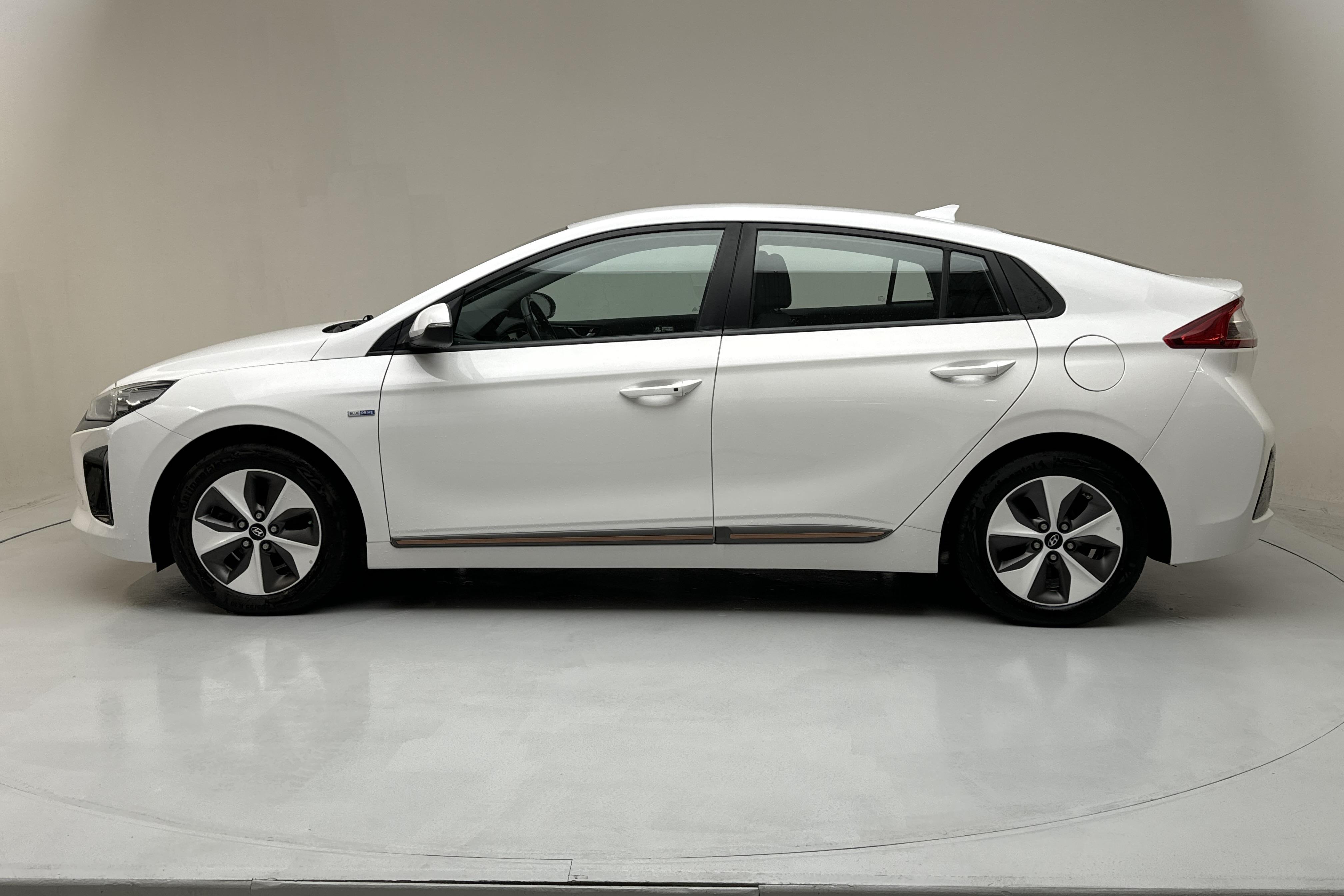 Hyundai IONIQ Electric (120hk) - 110 460 km - Automaatne - 2019