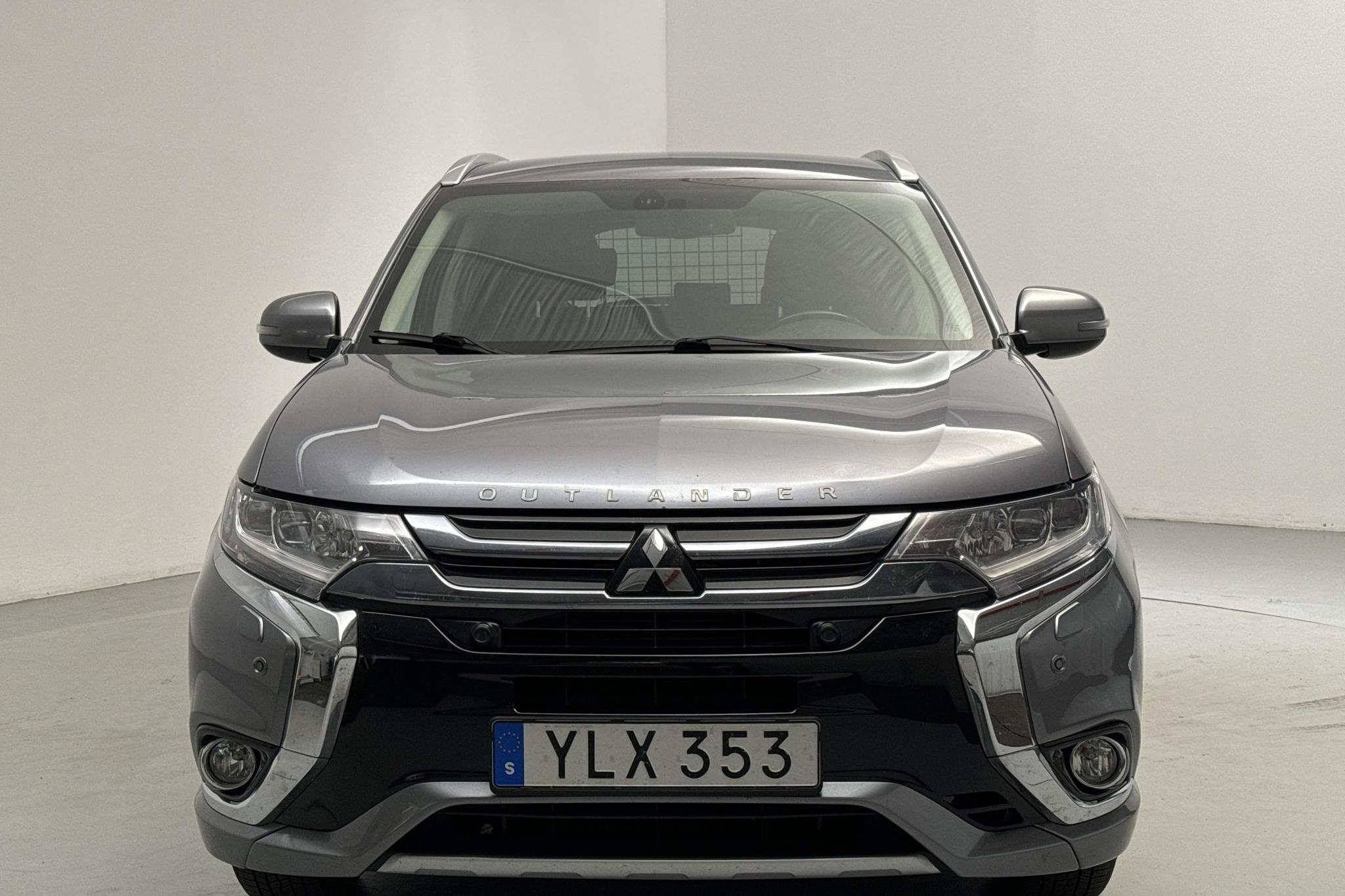 Mitsubishi Outlander 2.0 Plug-in Hybrid 4WD (121hk) - 92 180 km - Automatyczna - szary - 2017