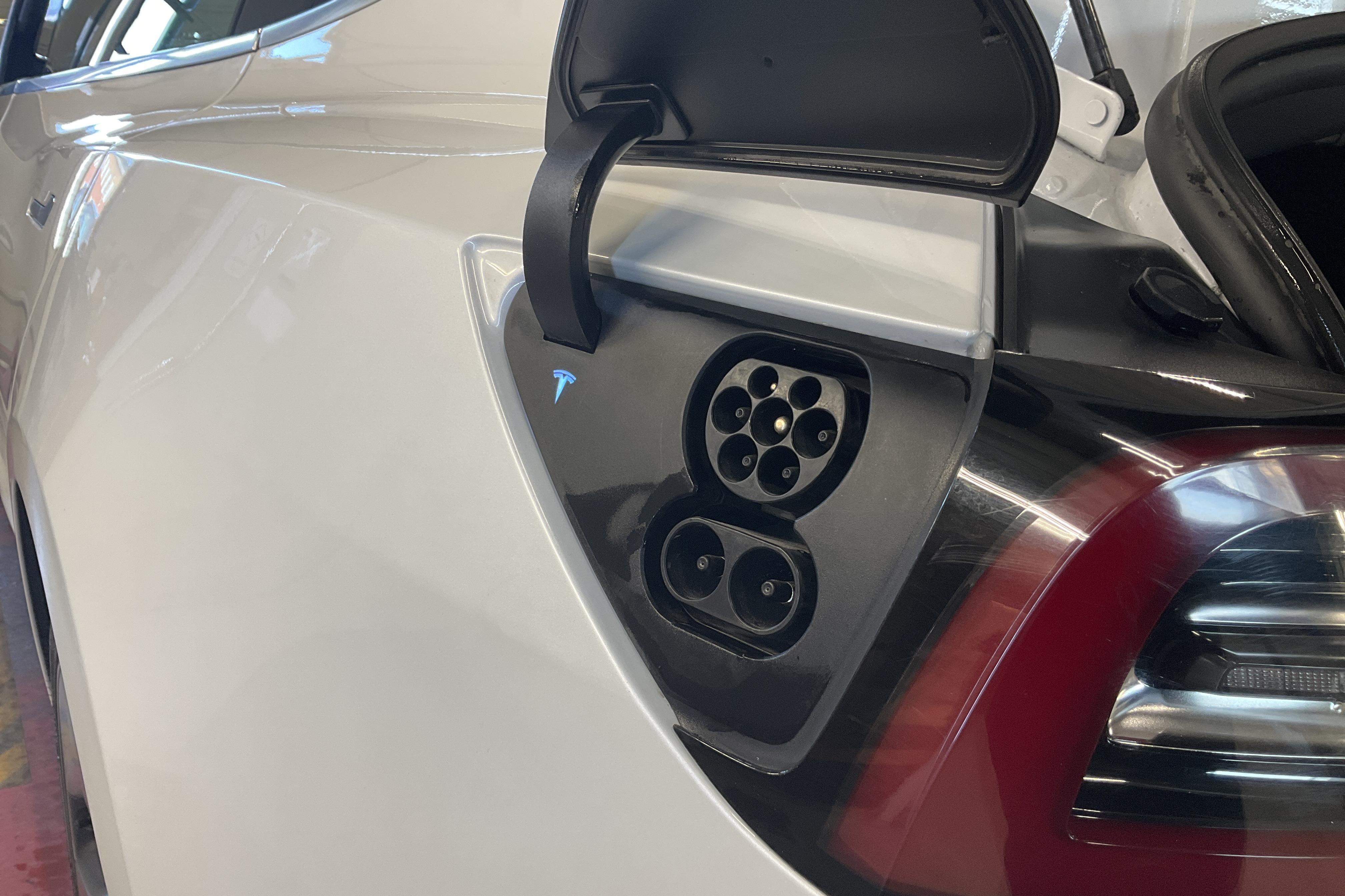 Tesla Model 3 Long Range Dual Motor AWD - 105 190 km - Automaattinen - valkoinen - 2020