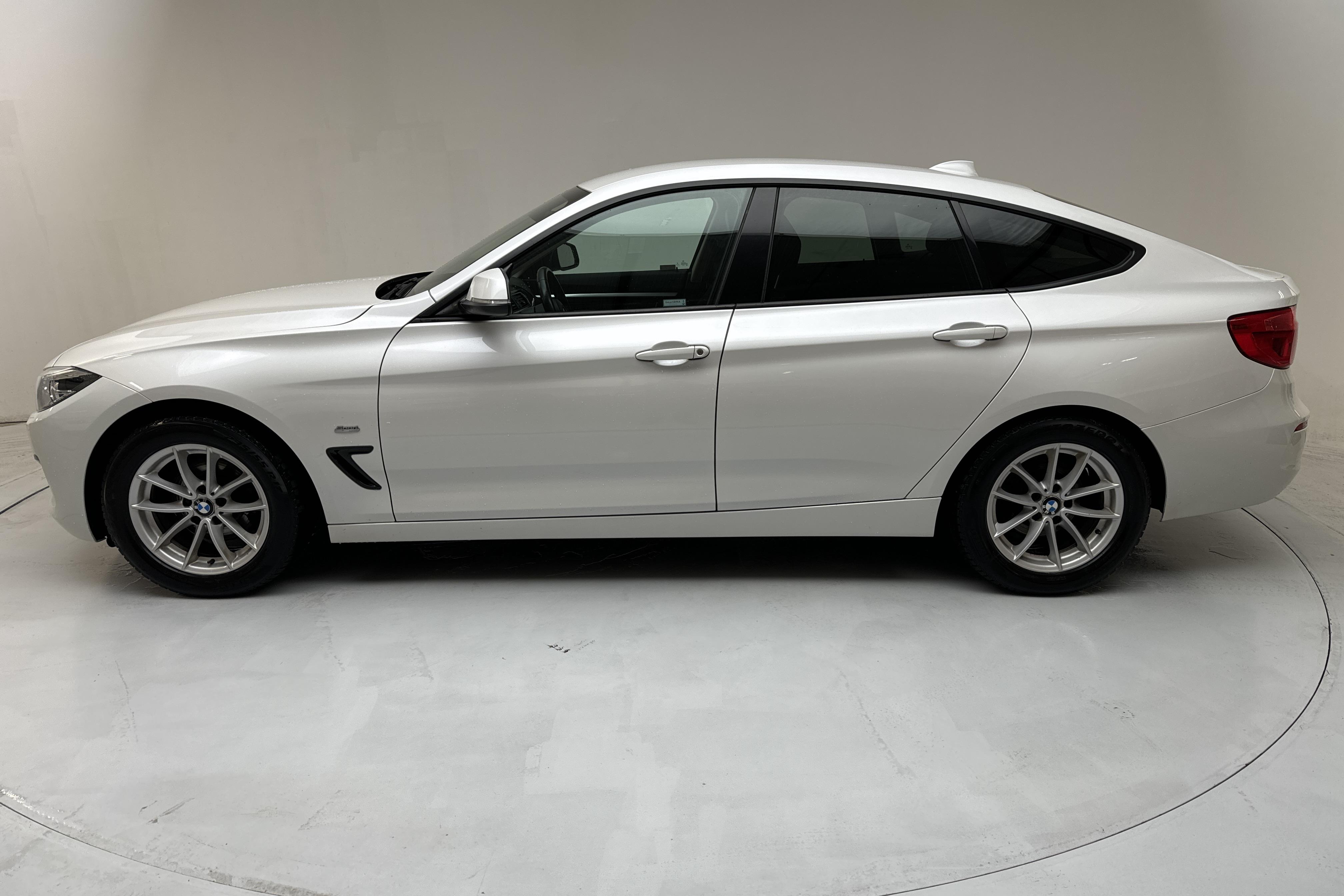 BMW 320d GT xDrive, F34 (190hk) - 148 440 km - Automatic - white - 2017