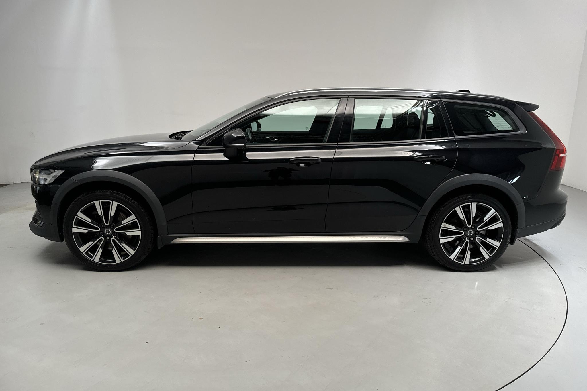 Volvo V60 D4 Cross Country AWD (190hk) - 132 200 km - Automatyczna - czarny - 2019