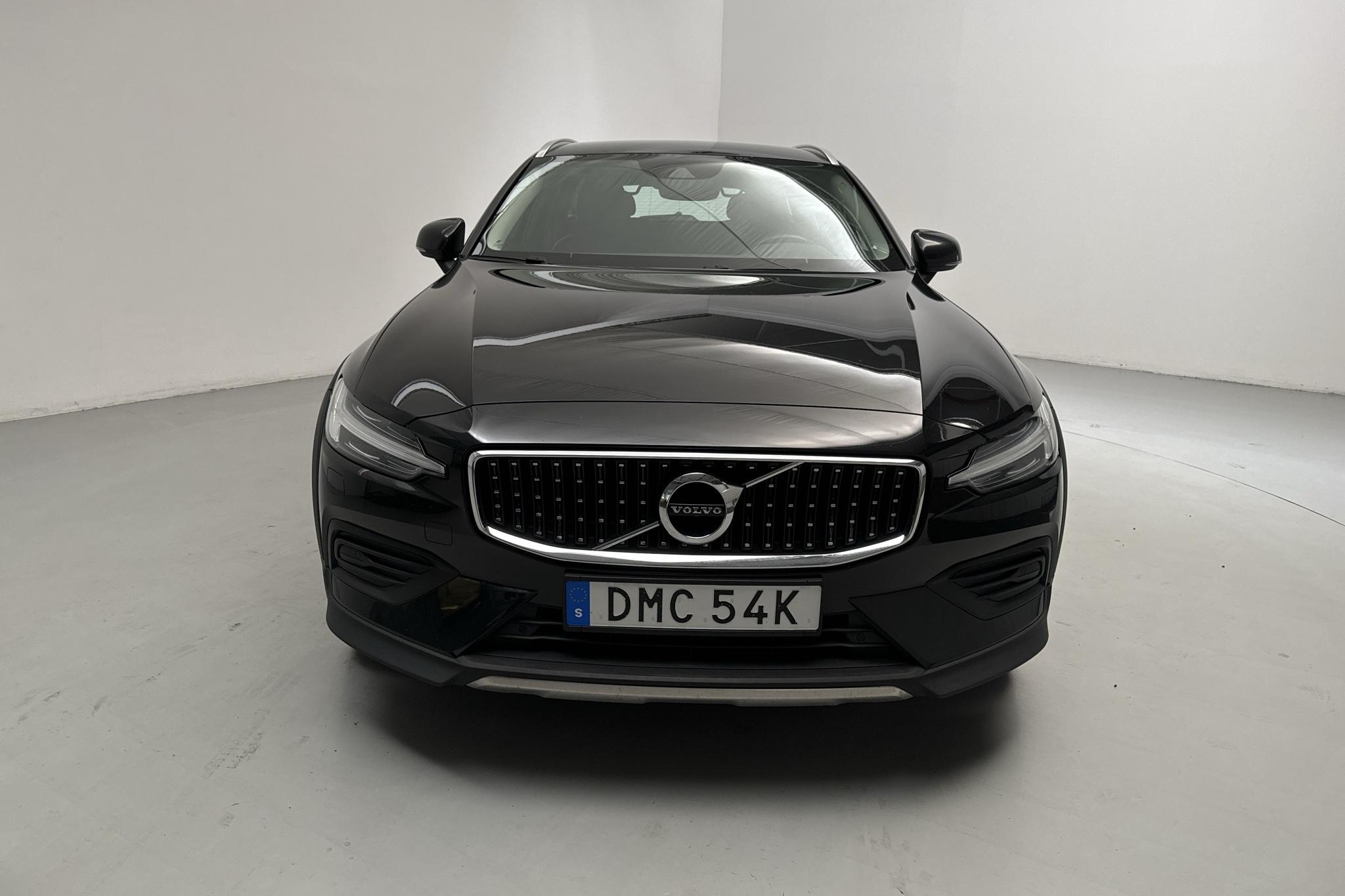 Volvo V60 D4 Cross Country AWD (190hk) - 13 220 mil - Automat - svart - 2019