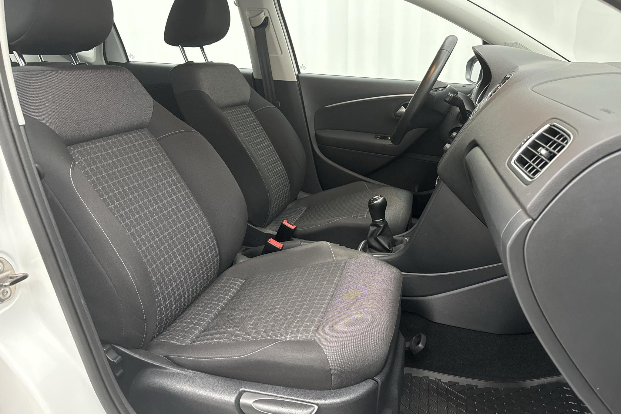 VW Polo 1.2 TSI 5dr (90hk) - 41 990 km - Manuaalinen - valkoinen - 2016