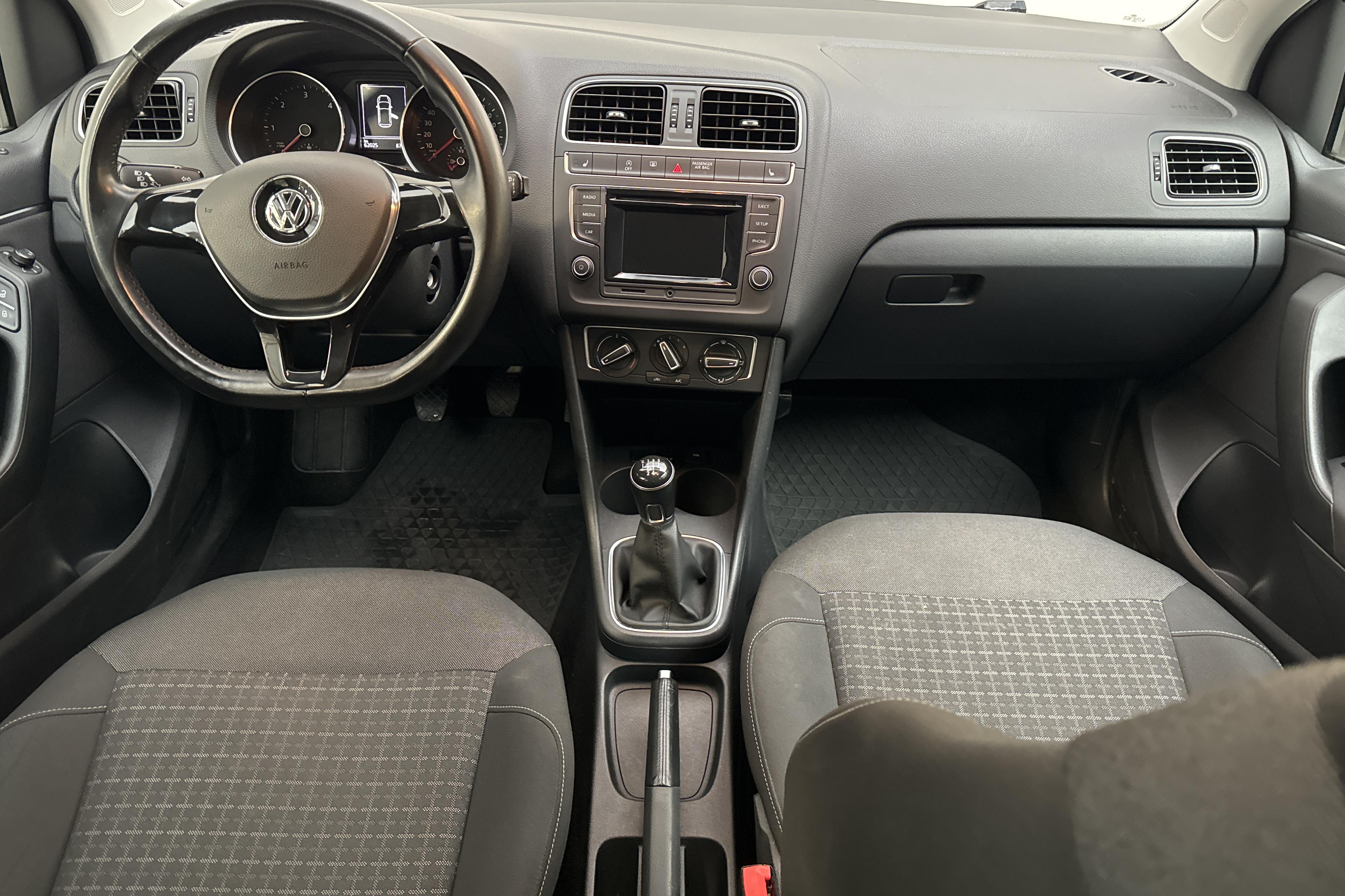 VW Polo 1.4 TDI 5dr (90hk) - 6 202 mil - Manuell - vit - 2015