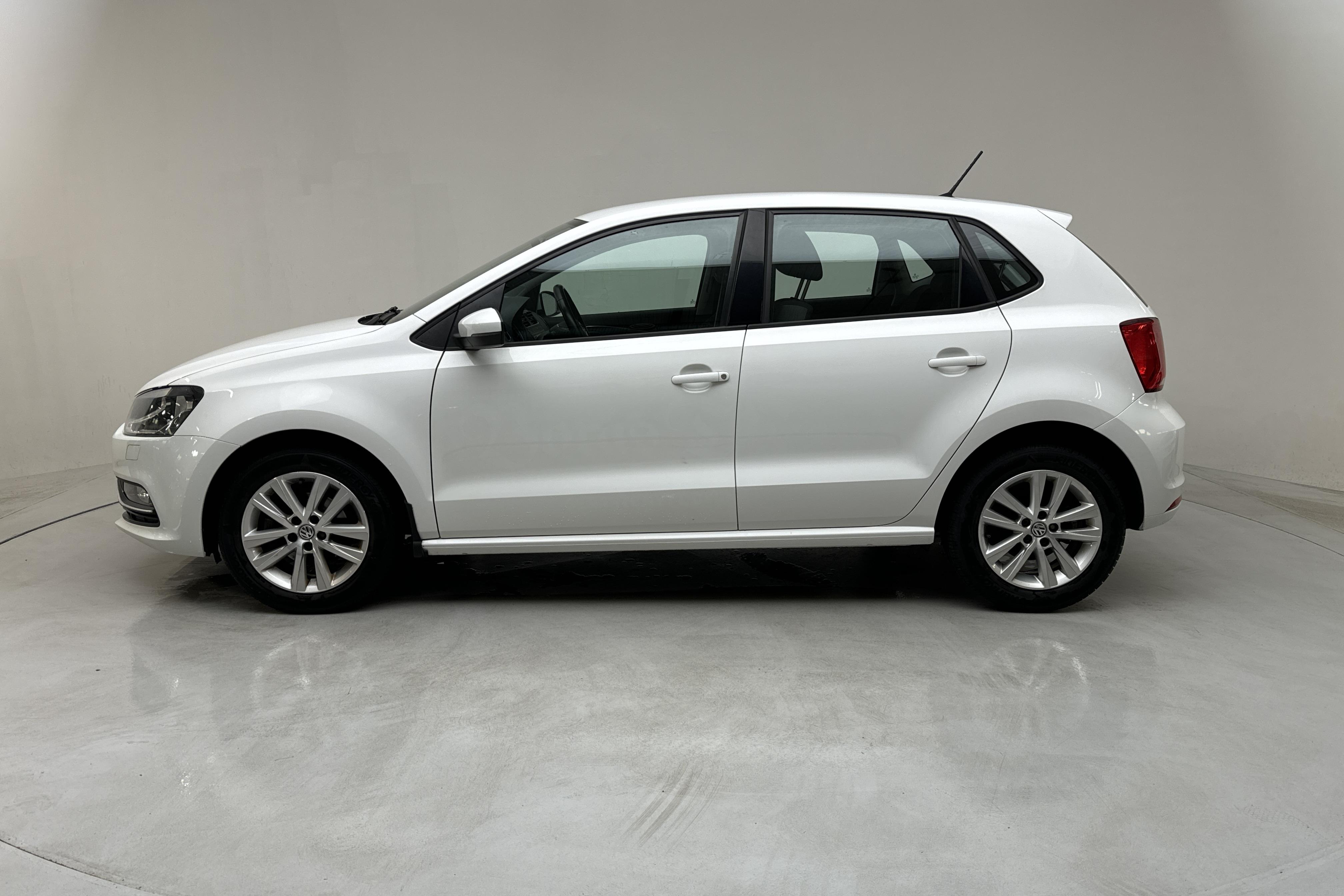 VW Polo 1.4 TDI 5dr (90hk) - 62 020 km - Manual - white - 2015