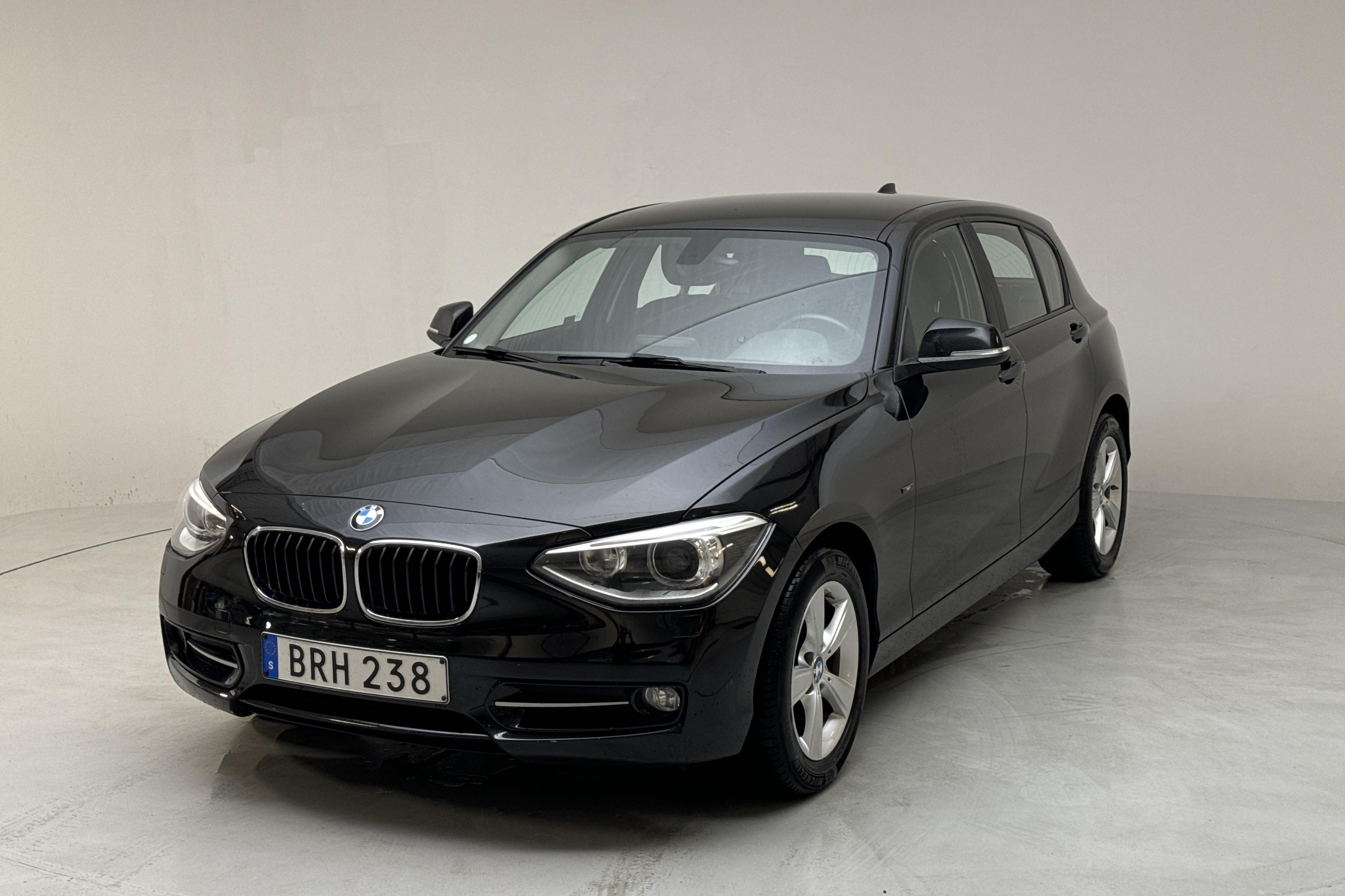 BMW 118d 5dr, F20 (143hk) - 146 510 km - Käsitsi - must - 2014