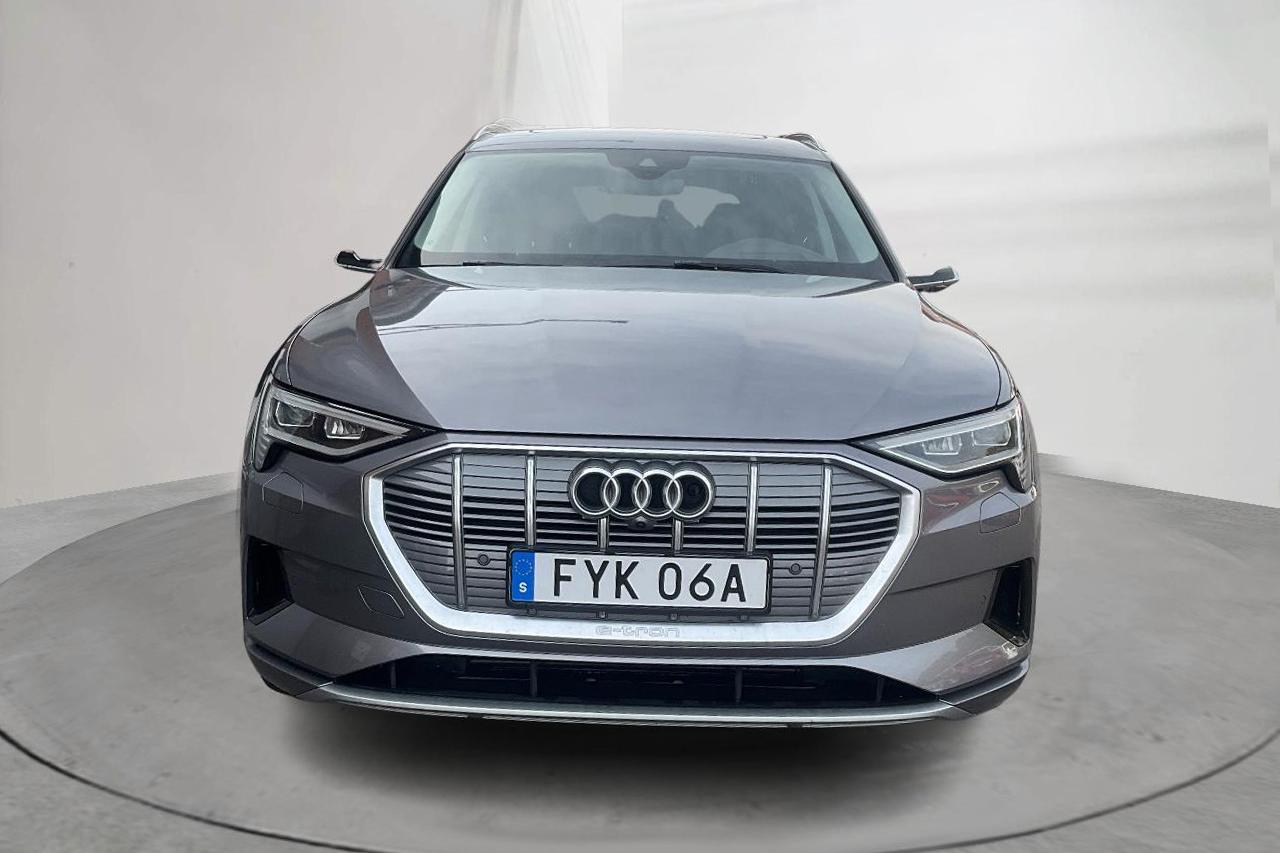 Audi e-tron 55 quattro 95 kWh (360hk) - 80 370 km - Automaatne - hall - 2021