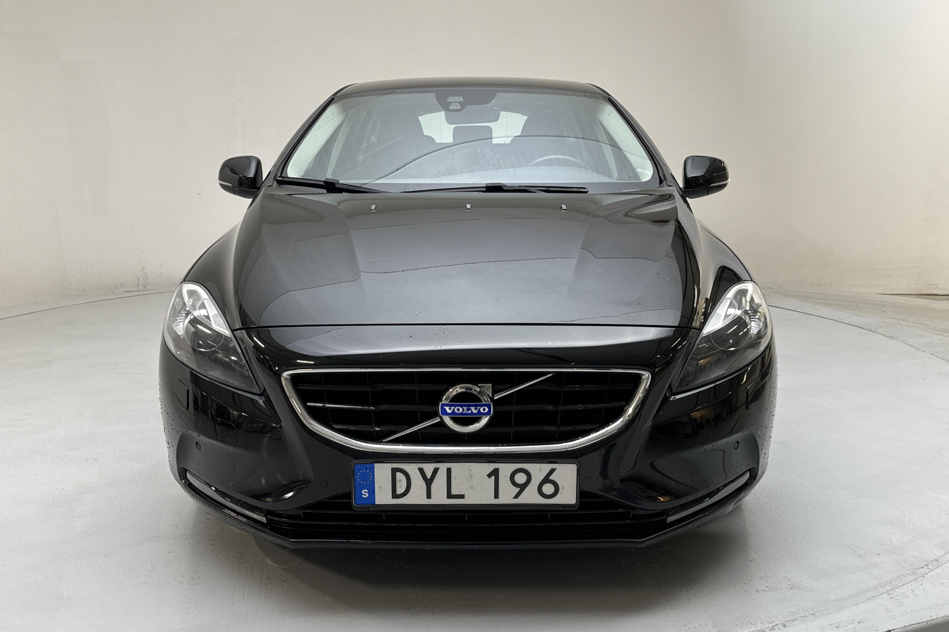 Volvo V40 D2 (115hk) - 121 680 km - Automatic - black - 2015