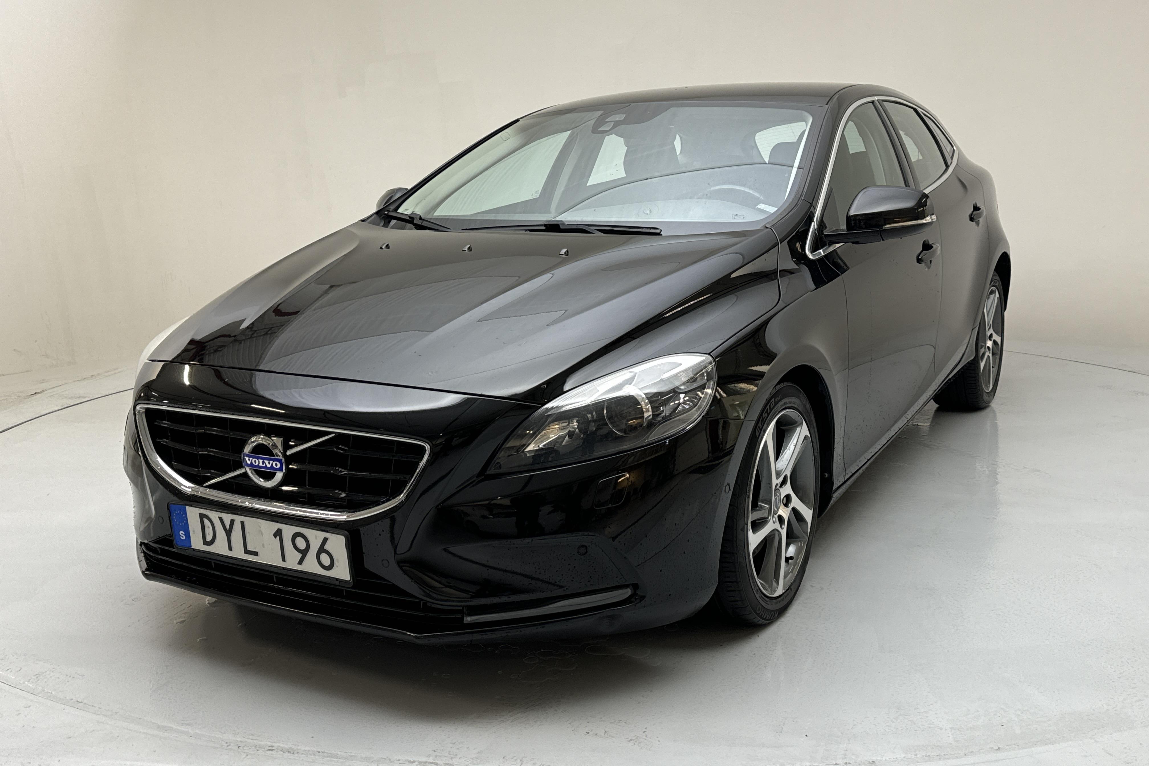 Volvo V40 D2 (115hk) - 121 680 km - Automaattinen - musta - 2015