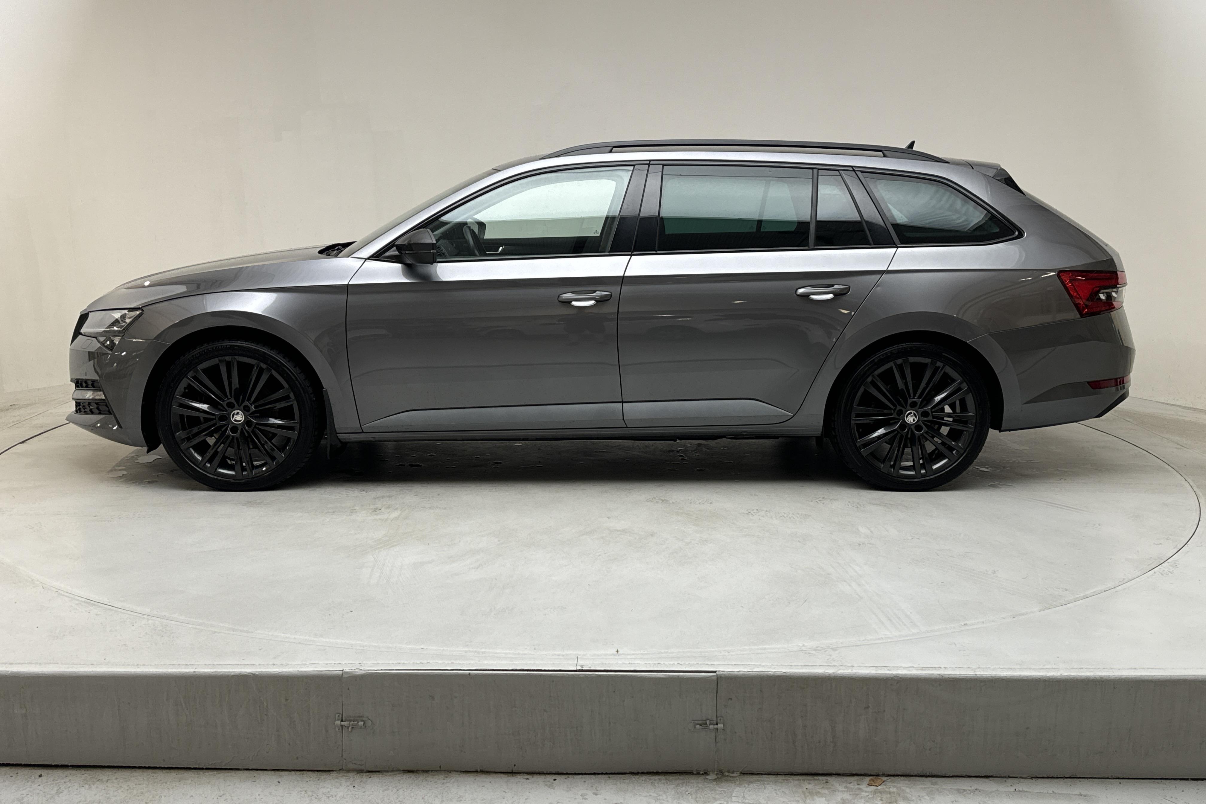 Skoda Superb 1.4 TSI PHEV Kombi (218hk) - 82 710 km - Automatic - gray - 2023