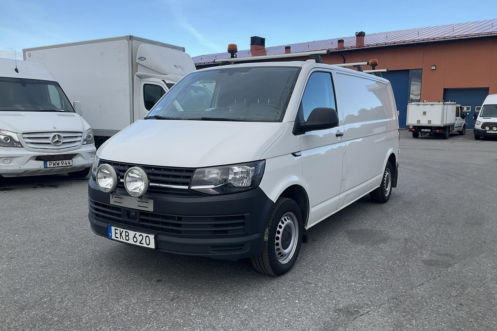 VW Transporter T6 2.0 TDI BMT Skåp 4MOTION (150hk) - 106 070 km - Manuaalinen - valkoinen - 2018