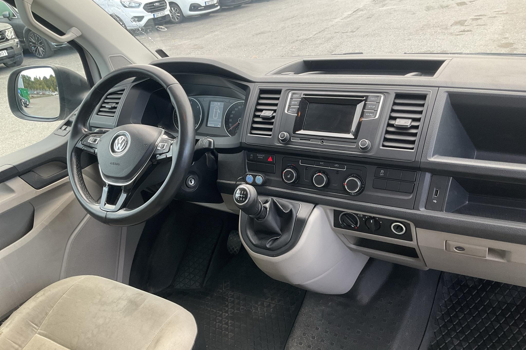 VW Transporter T6 2.0 TDI BMT Skåp 4MOTION (150hk) - 106 070 km - Manualna - biały - 2018