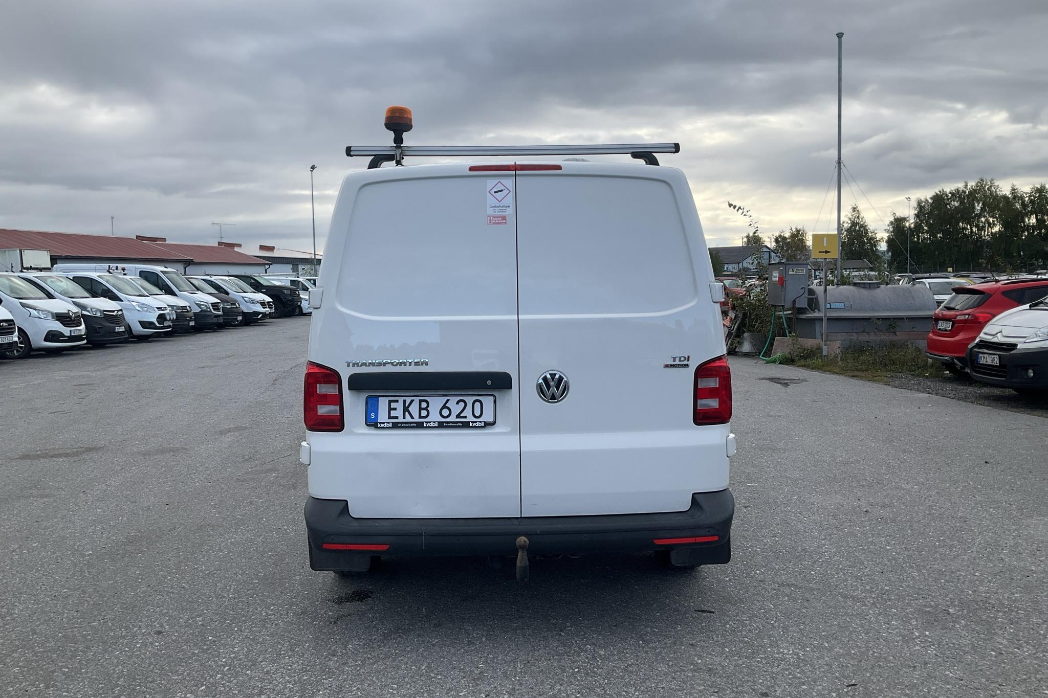 VW Transporter T6 2.0 TDI BMT Skåp 4MOTION (150hk) - 106 070 km - Manualna - biały - 2018