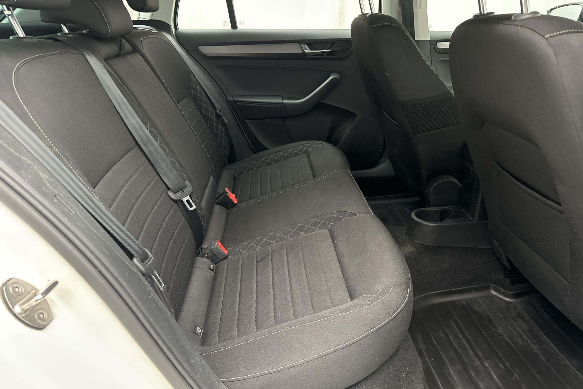 Skoda Rapid 1.4 TDI Spaceback (90hk) - 96 580 km - Käsitsi - valge - 2018