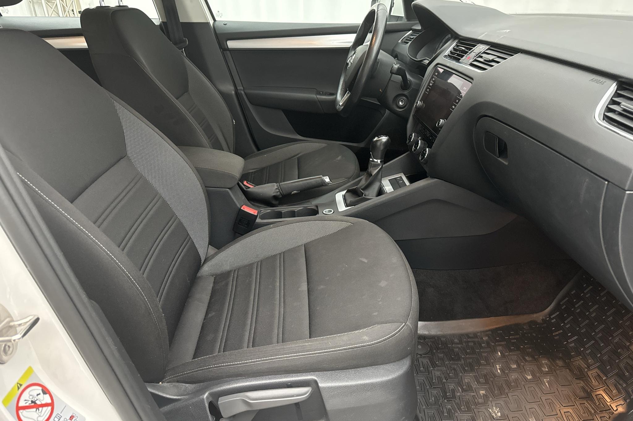 Skoda Octavia III 2.0 TDI CR Combi 4x4 (150hk) - 85 270 km - Manuaalinen - valkoinen - 2018