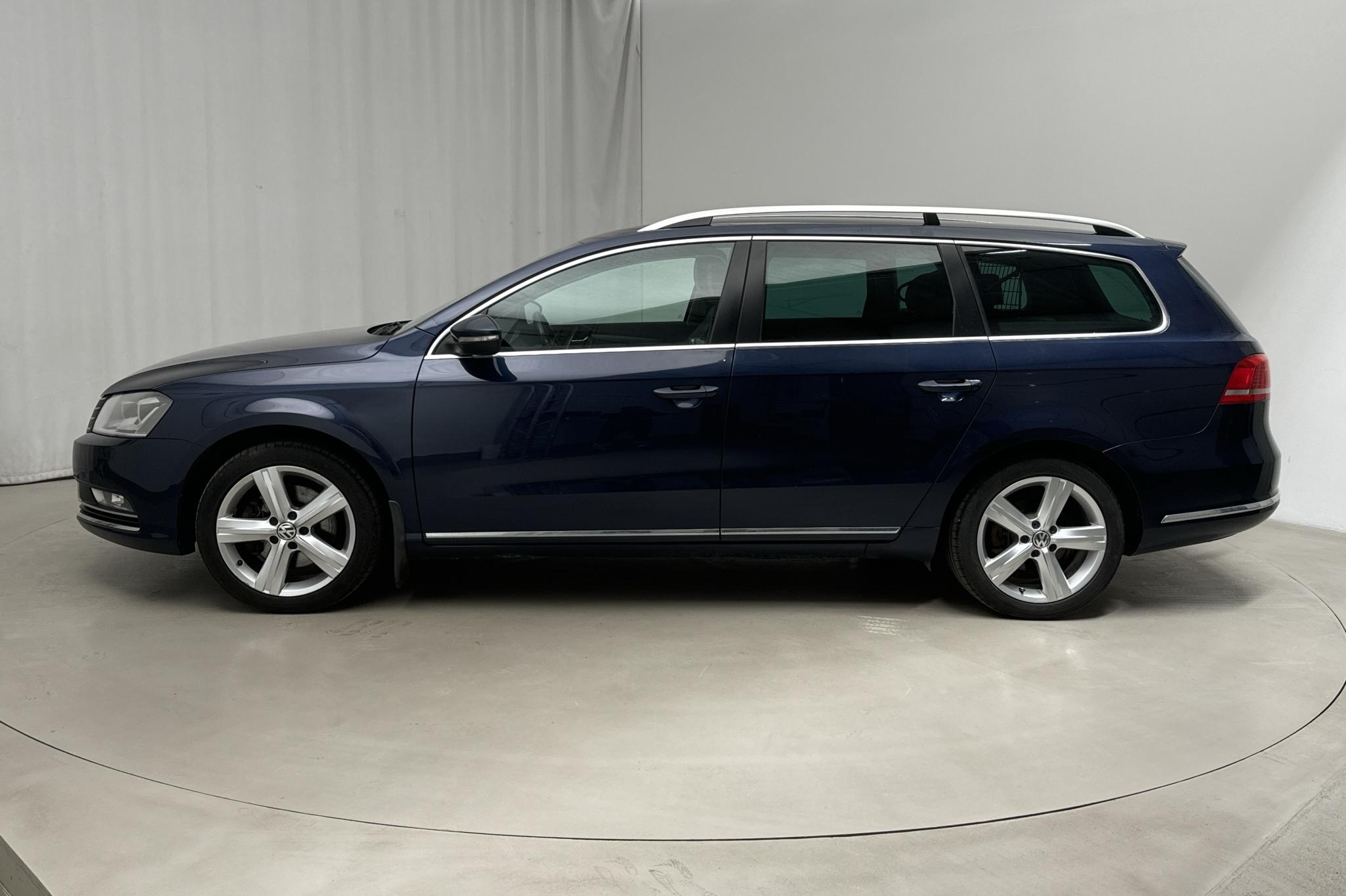 VW Passat 1.4 TSI EcoFuel Variant (150hk) - 135 890 km - Automaattinen - Dark Blue - 2013