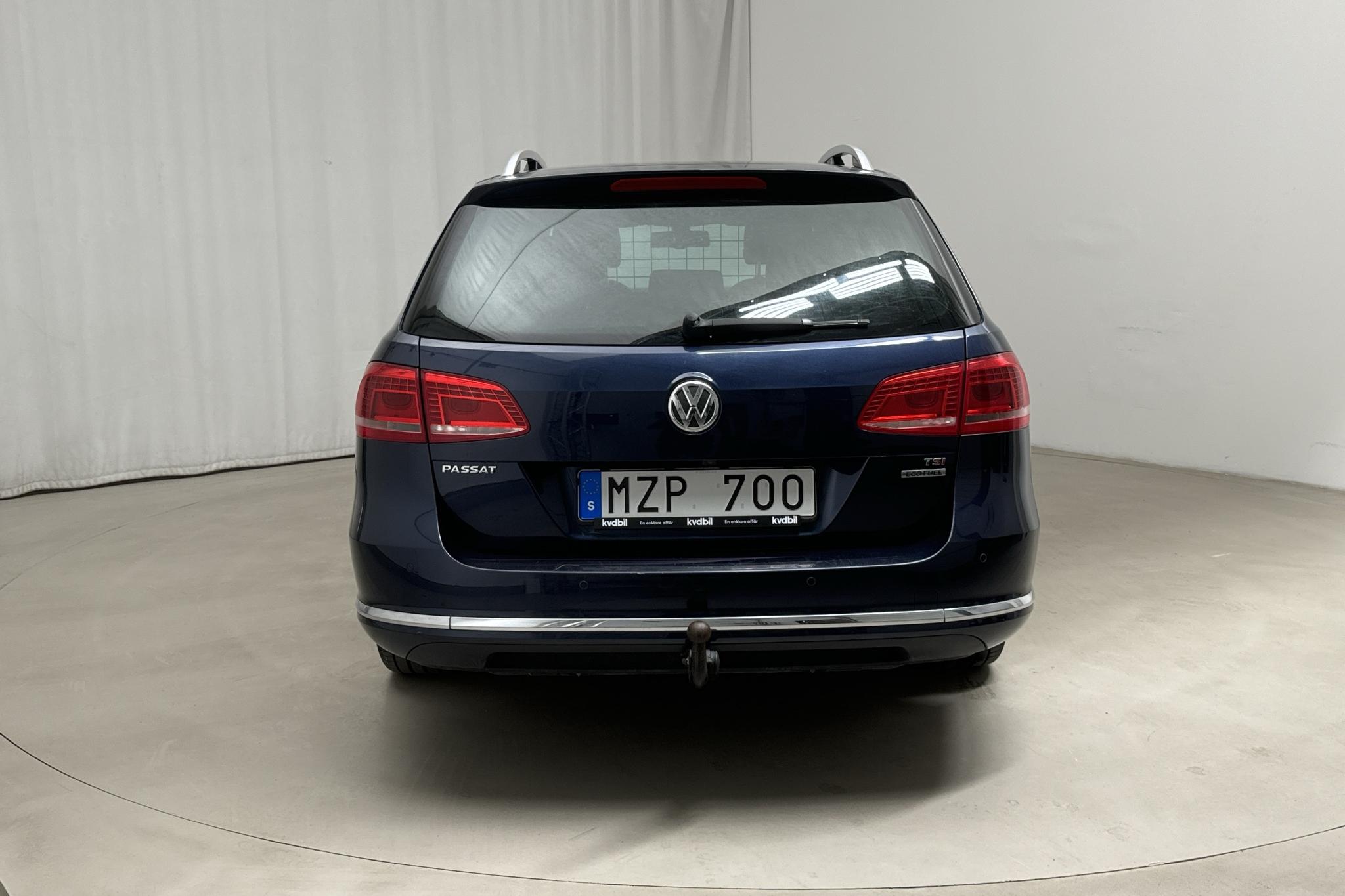 VW Passat 1.4 TSI EcoFuel Variant (150hk) - 13 589 mil - Automat - Dark Blue - 2013