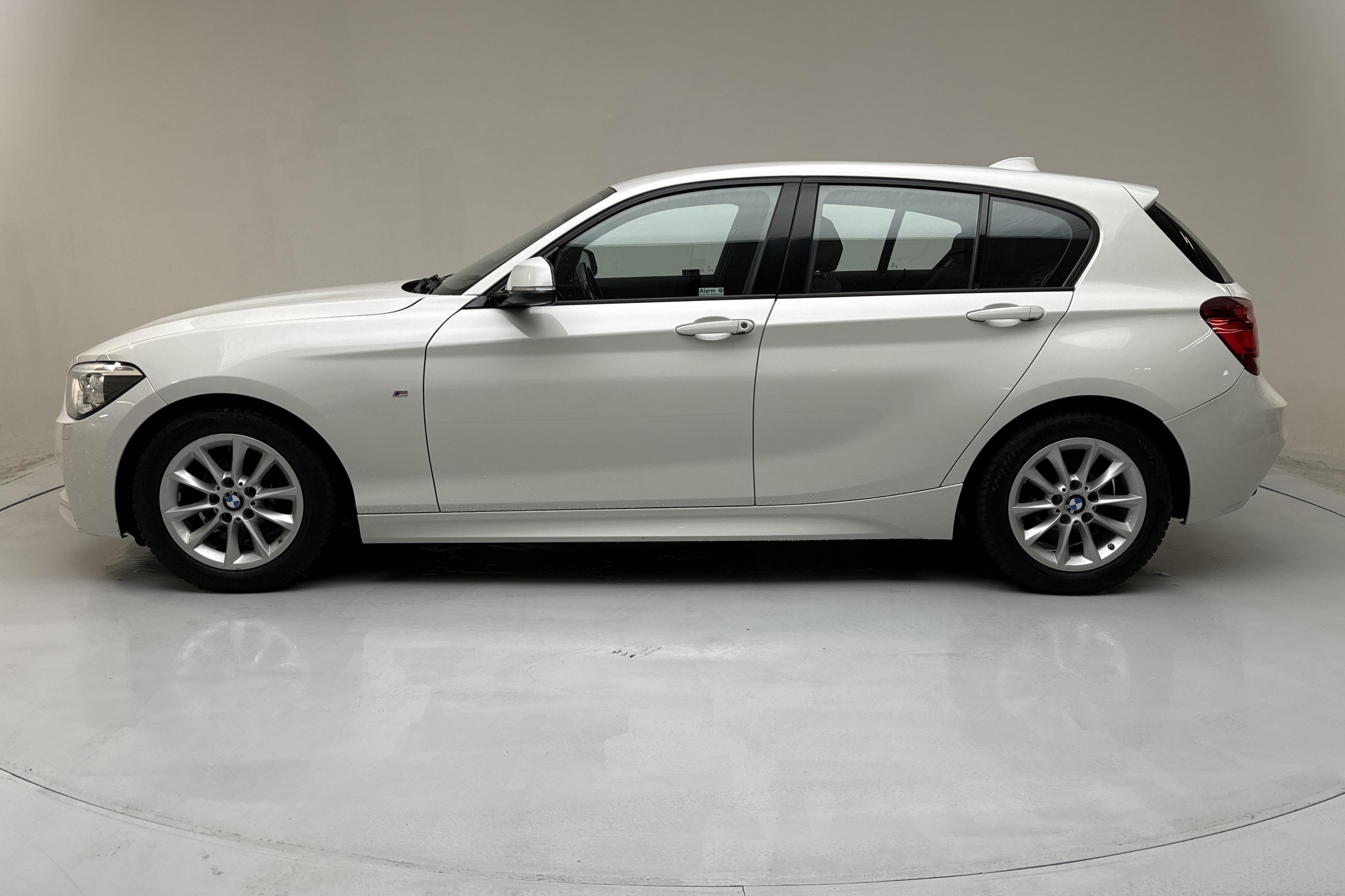 BMW 116i 5dr, F20 (136hk) - 145 080 km - Manuaalinen - valkoinen - 2015