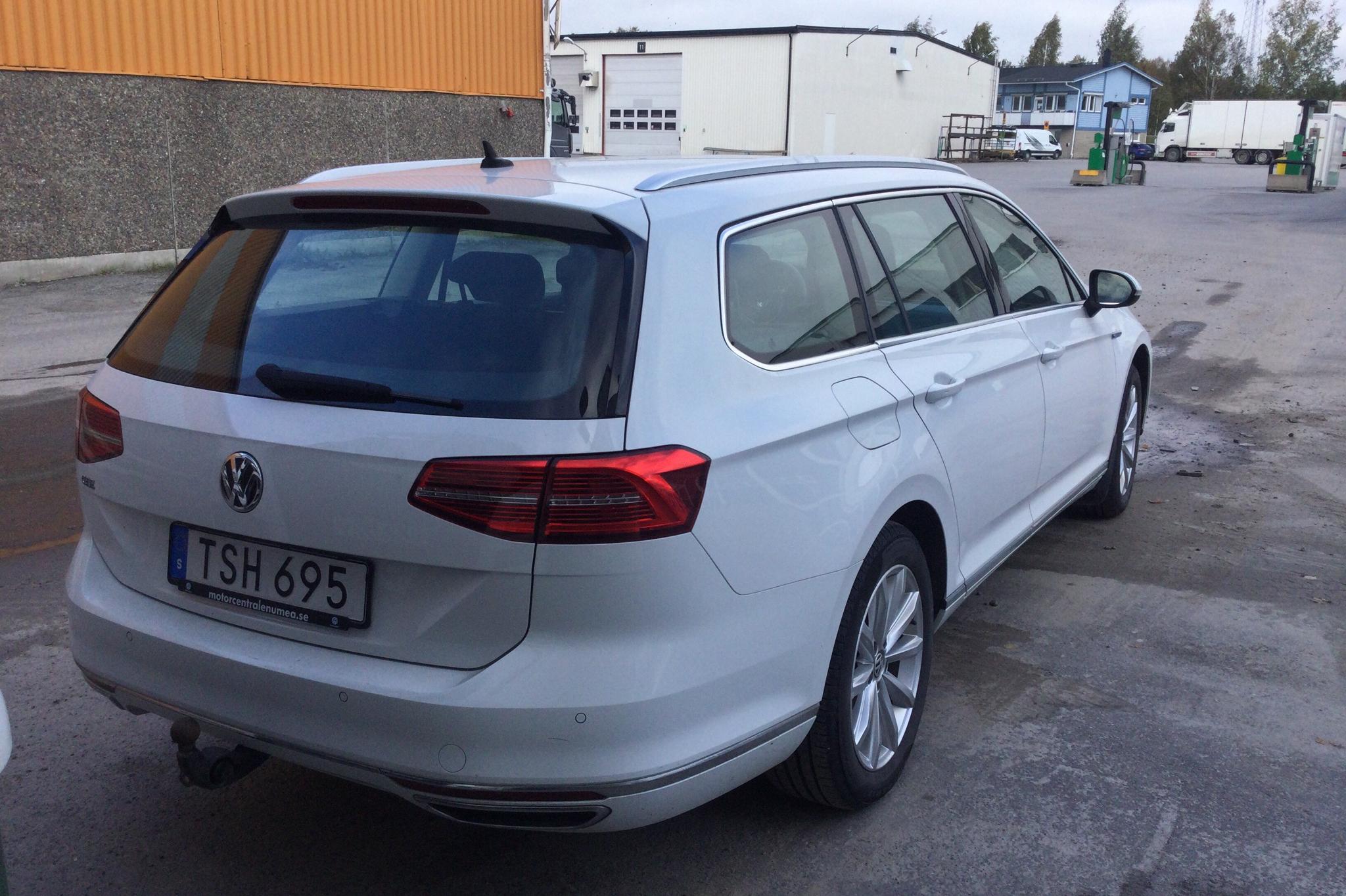 VW Passat 1.4 Plug-in-Hybrid Sportscombi (218hk) - 116 890 km - Automatic - white - 2018