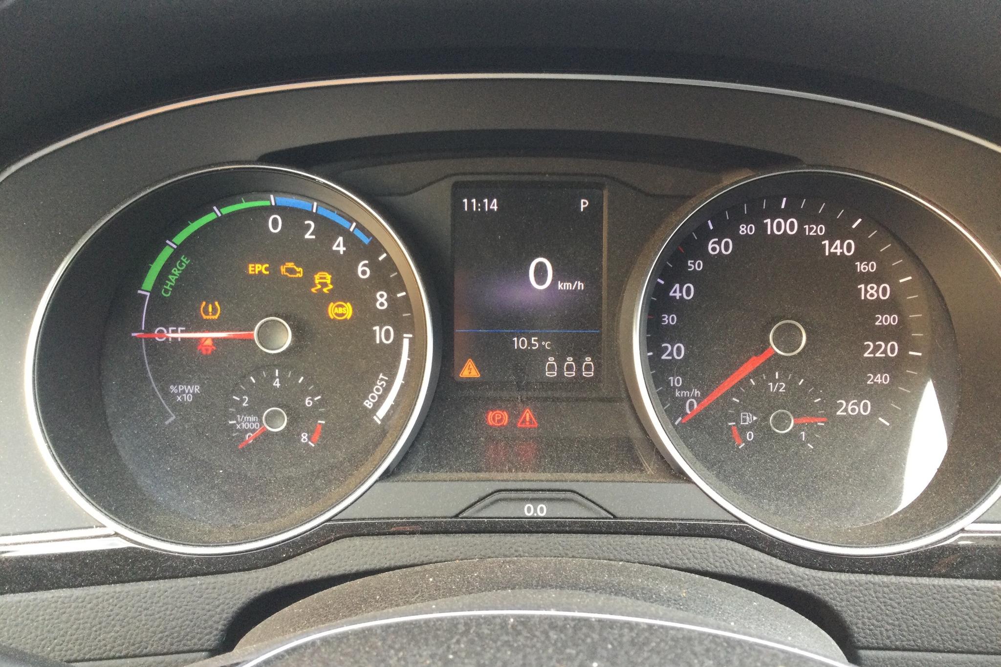 VW Passat 1.4 Plug-in-Hybrid Sportscombi (218hk) - 116 890 km - Automaattinen - valkoinen - 2018