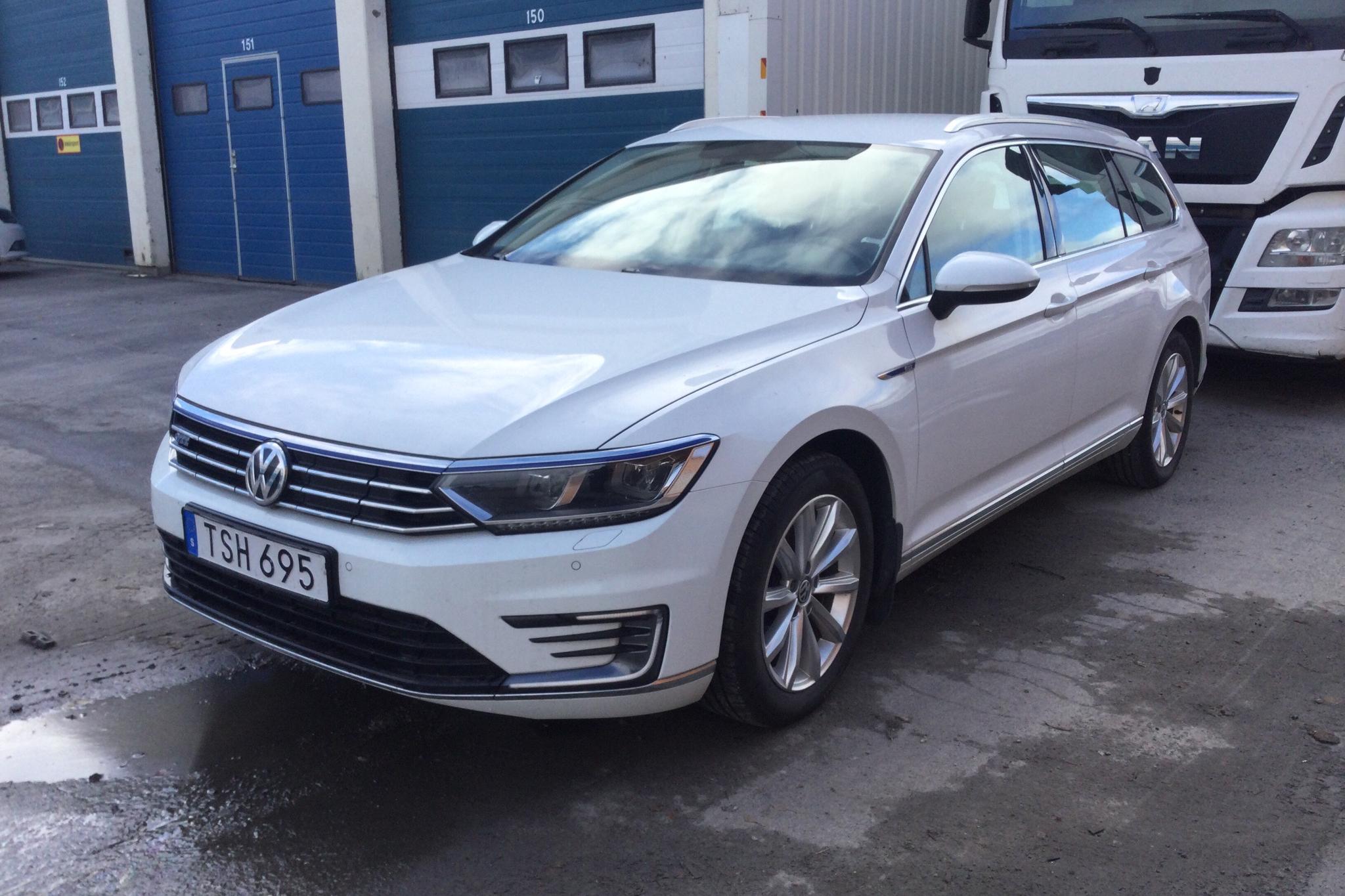 VW Passat 1.4 Plug-in-Hybrid Sportscombi (218hk) - 116 890 km - Automatic - white - 2018