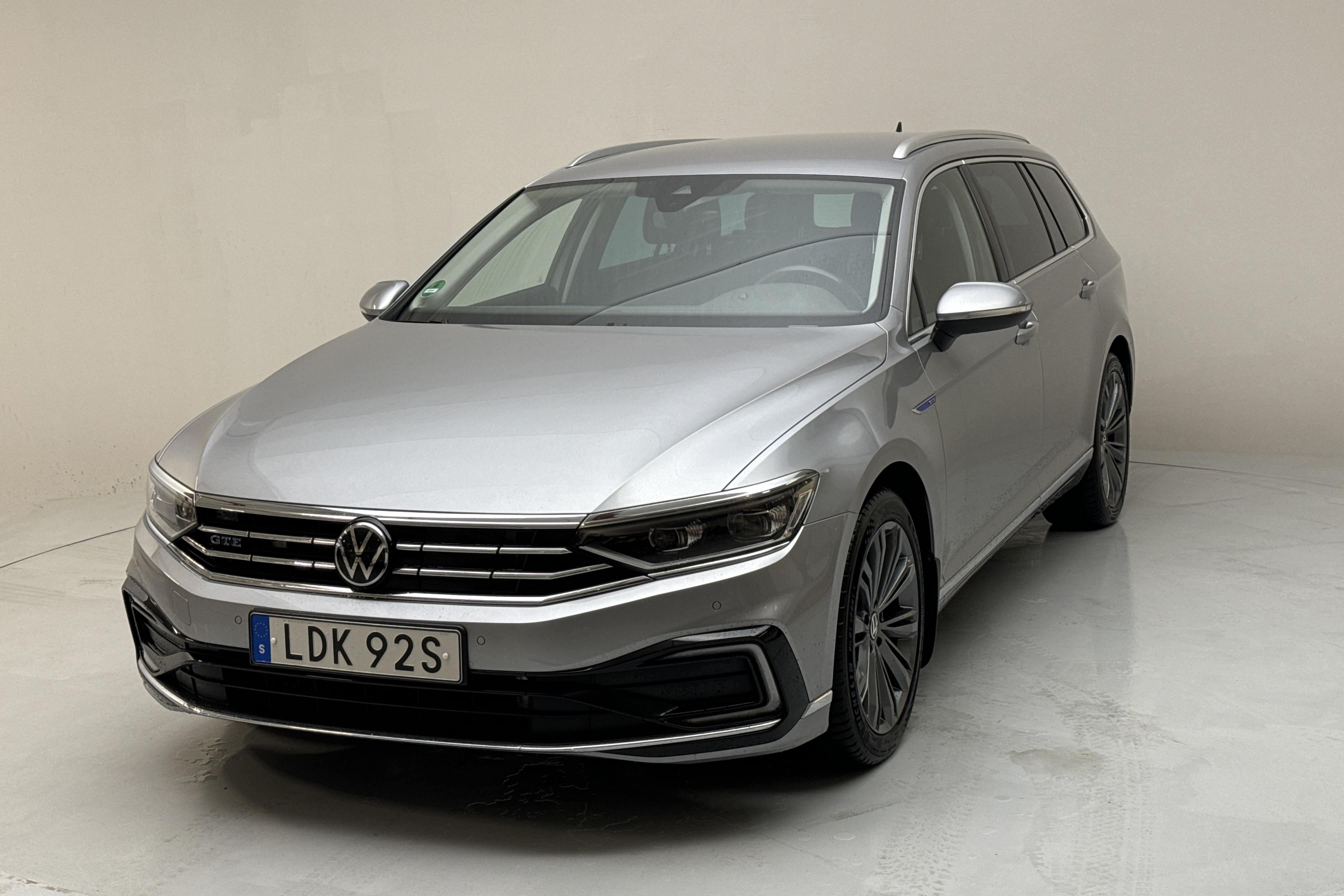 VW Passat 1.4 GTE Sportscombi (218hk) - 104 890 km - Automaattinen - hopea - 2021