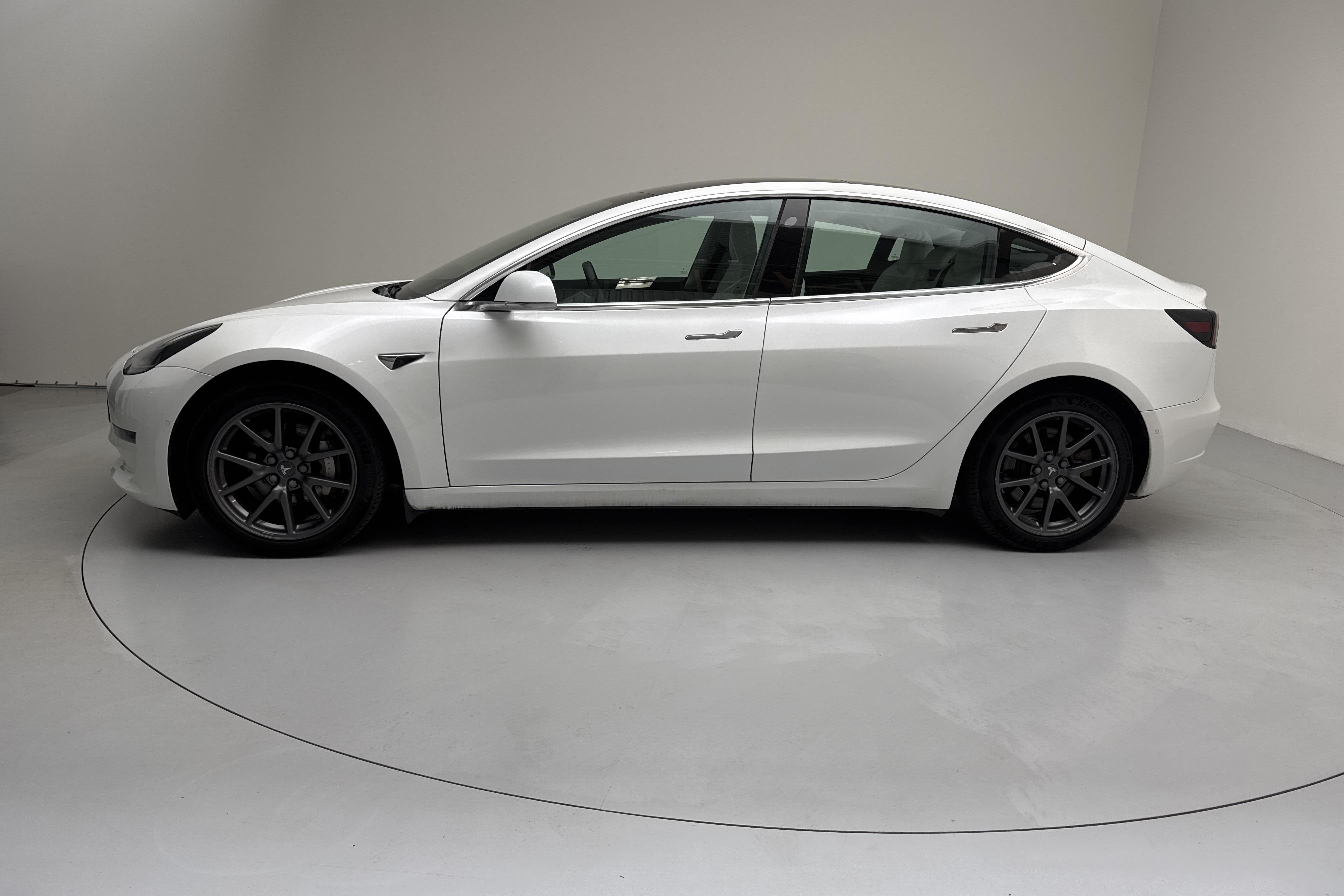 Tesla Model 3 Long Range Dual Motor AWD - 17 268 mil - Automat - vit - 2020