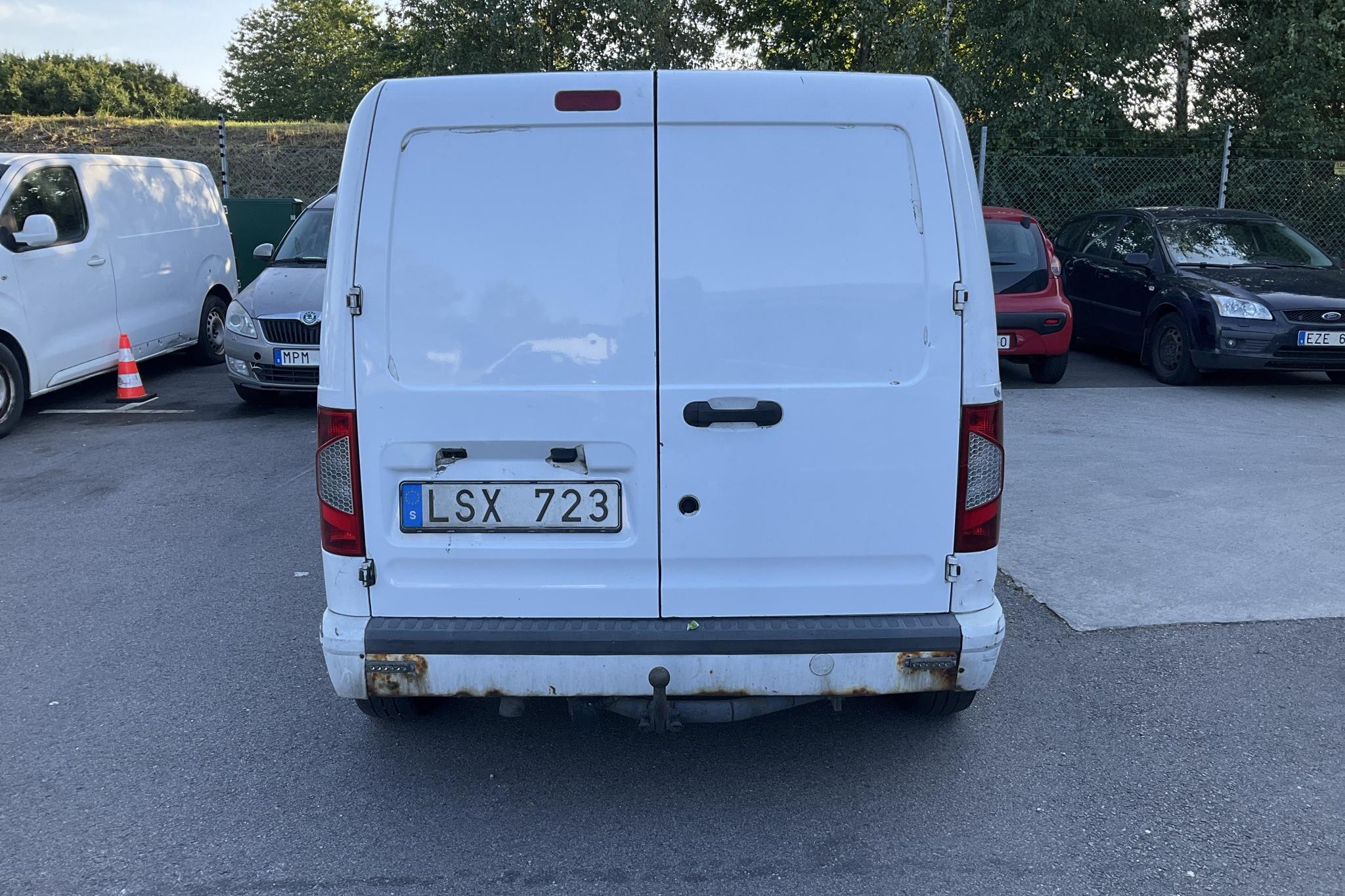 Ford Transit Connect 1.8 TDCi (90hk) - 227 650 km - Käsitsi - valge - 2011