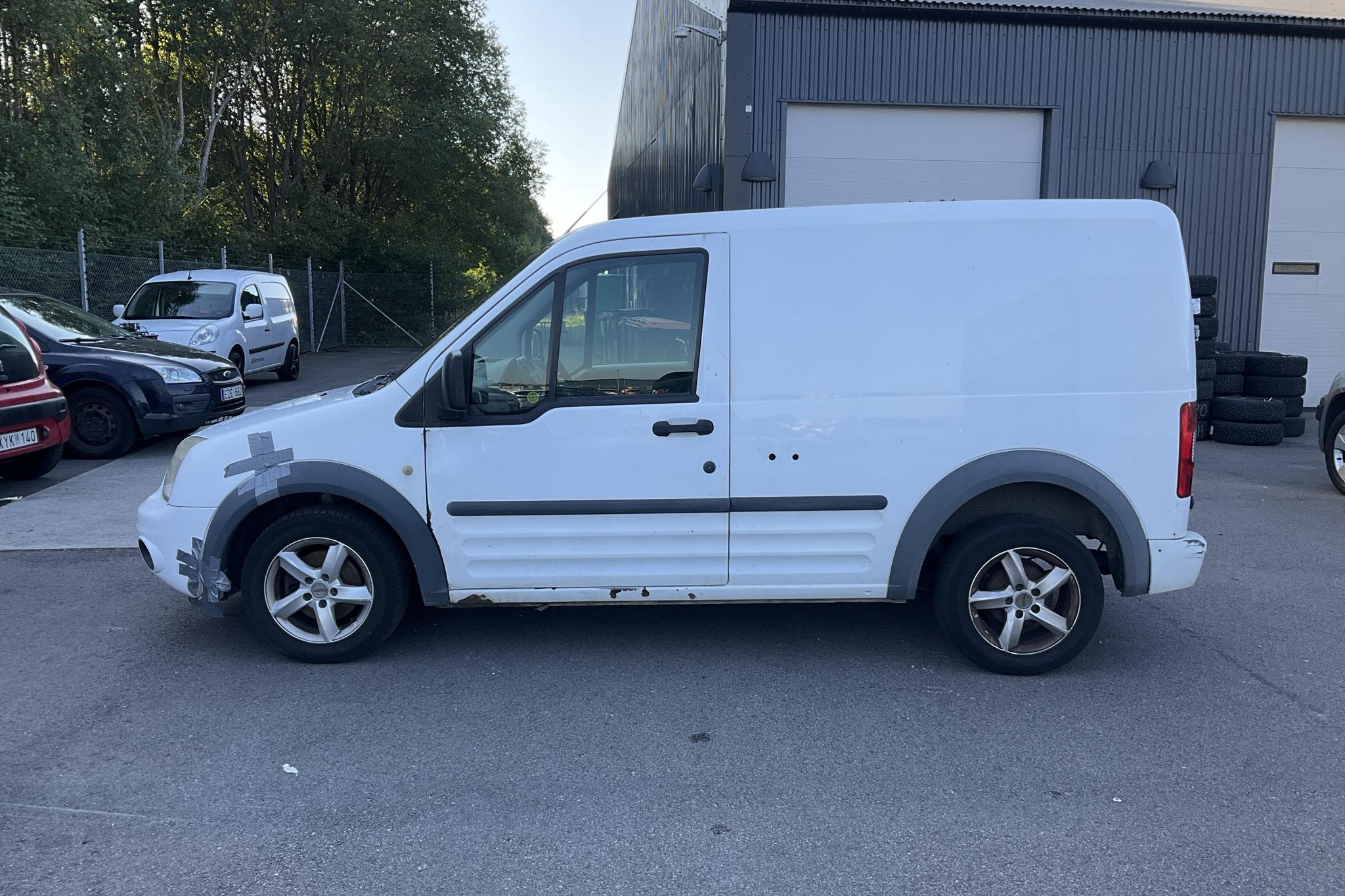 Ford Transit Connect 1.8 TDCi (90hk) - 227 650 km - Käsitsi - valge - 2011