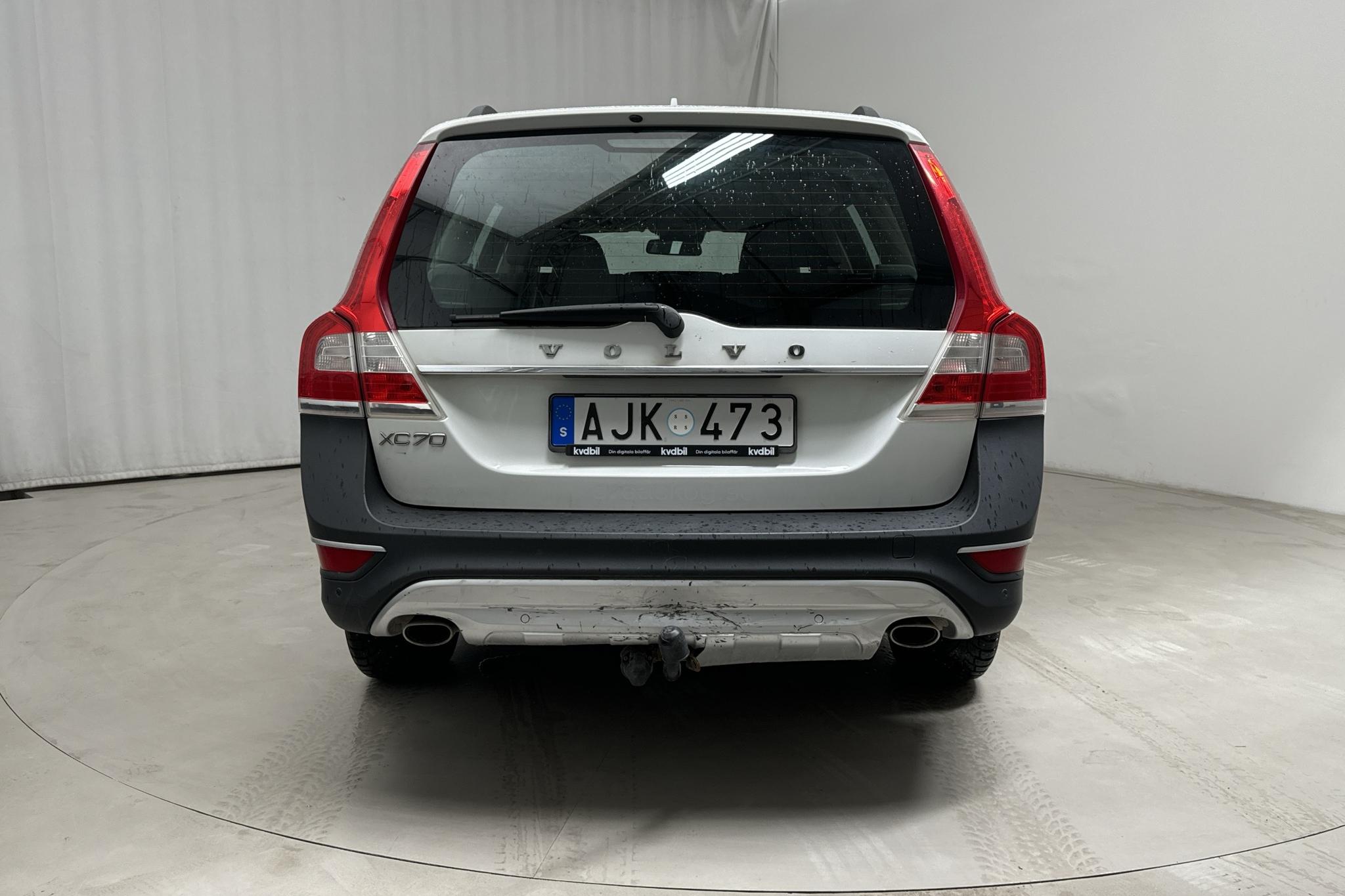 Volvo XC70 II D4 AWD (163hk) - 368 570 km - Manuaalinen - valkoinen - 2014