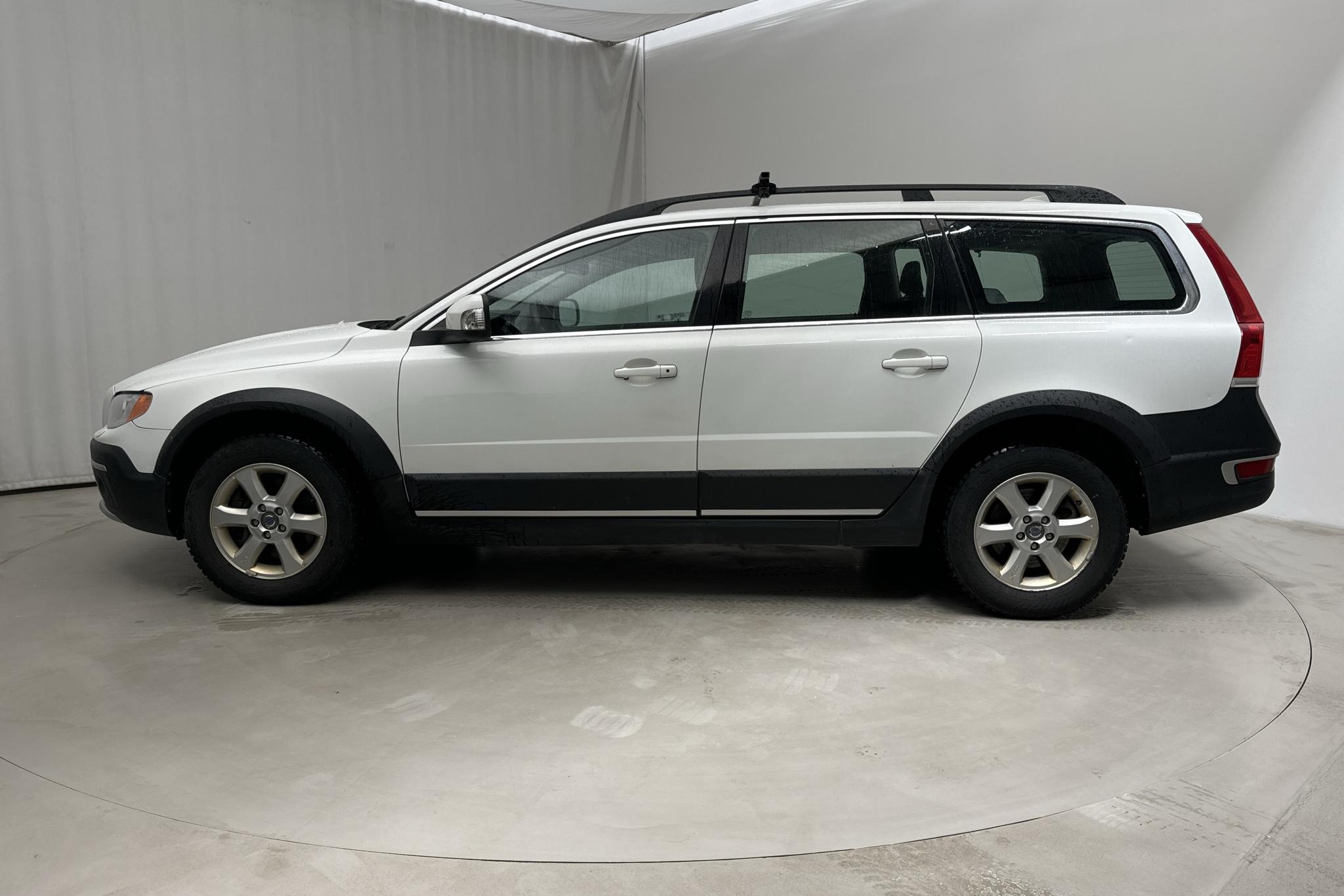 Volvo XC70 II D4 AWD (163hk) - 368 570 km - Manual - white - 2014