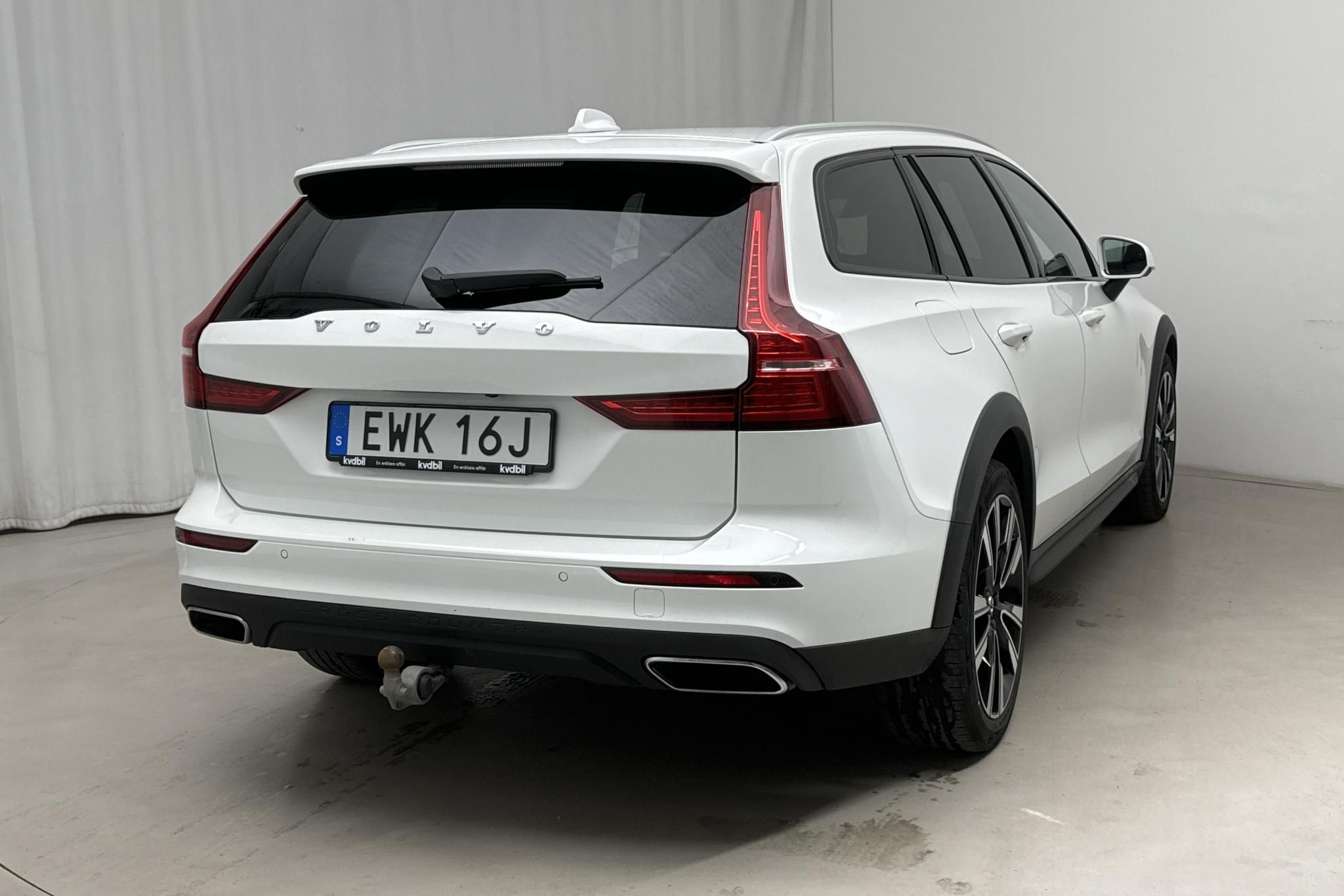 Volvo V60 B4 Cross Country AWD Mildhybrid, Diesel (197hk) - 80 530 km - Automaattinen - valkoinen - 2022