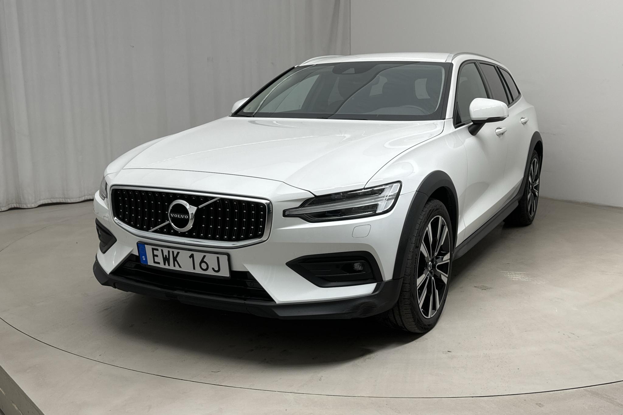 Volvo V60 B4 Cross Country AWD Mildhybrid, Diesel (197hk) - 80 530 km - Automaattinen - valkoinen - 2022