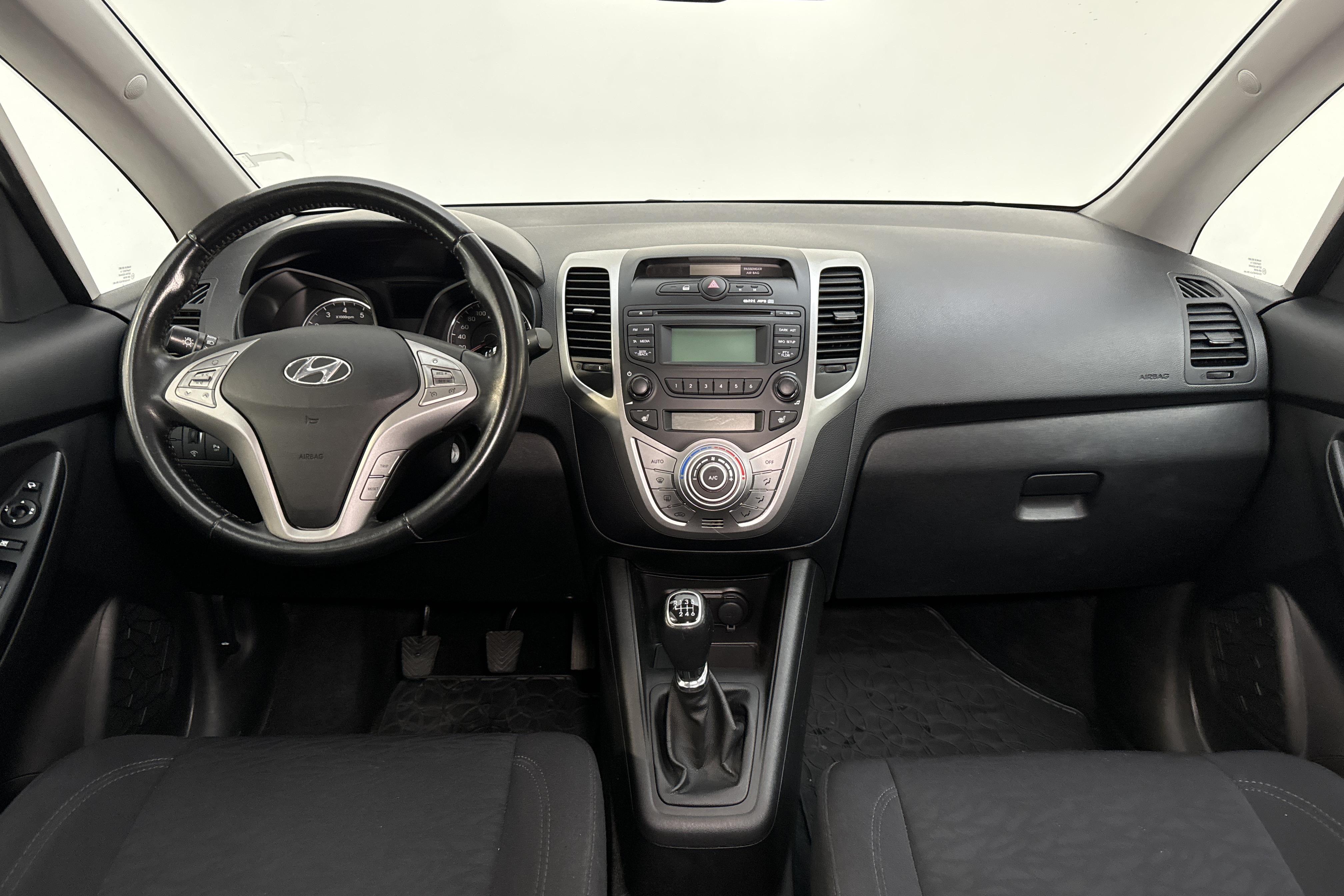 Hyundai ix20 1.6 (125hk) - 40 850 km - Manual - gray - 2014