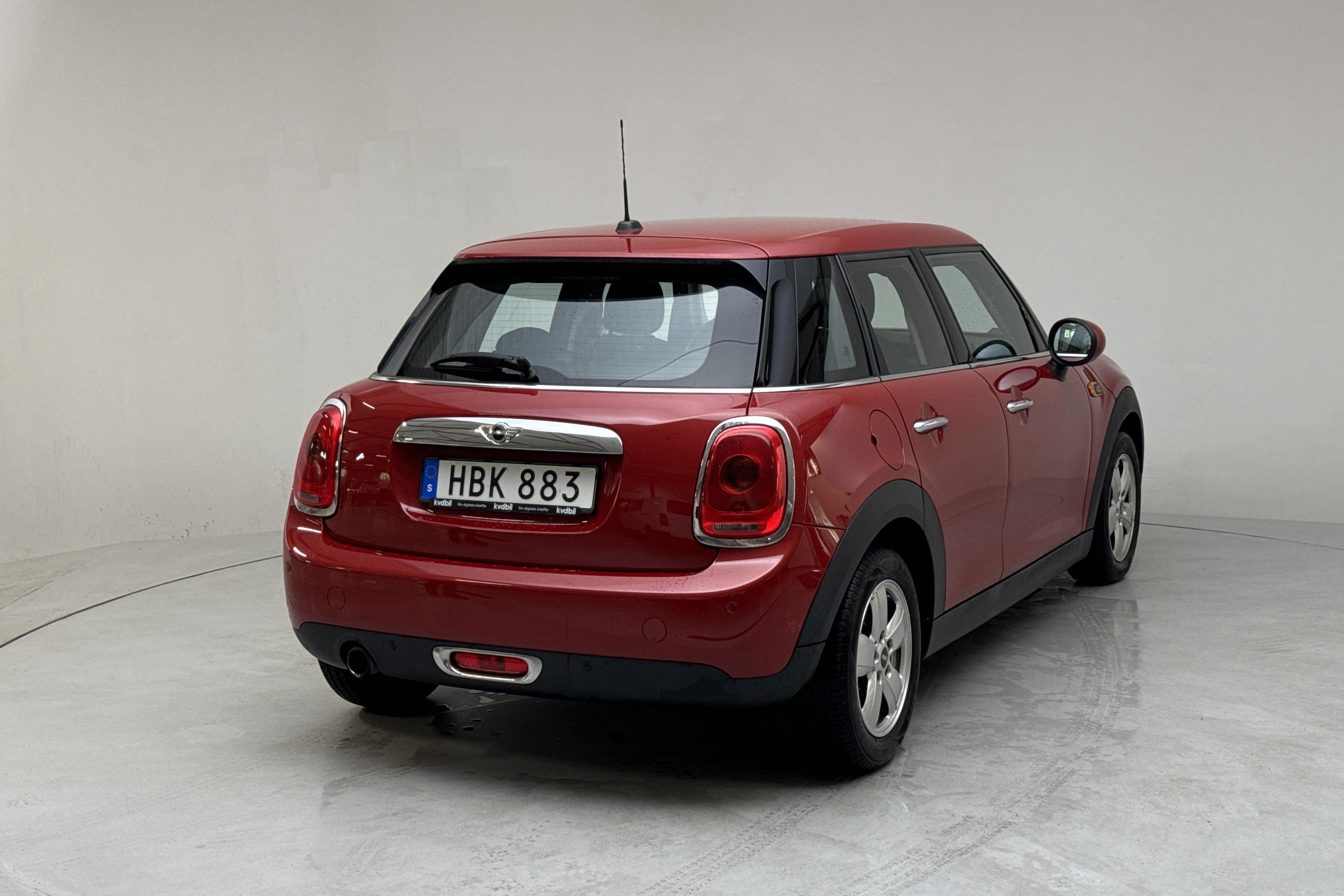 MINI One Hatch 5dr (102hk) - 100 810 km - Manualna - czerwony - 2017