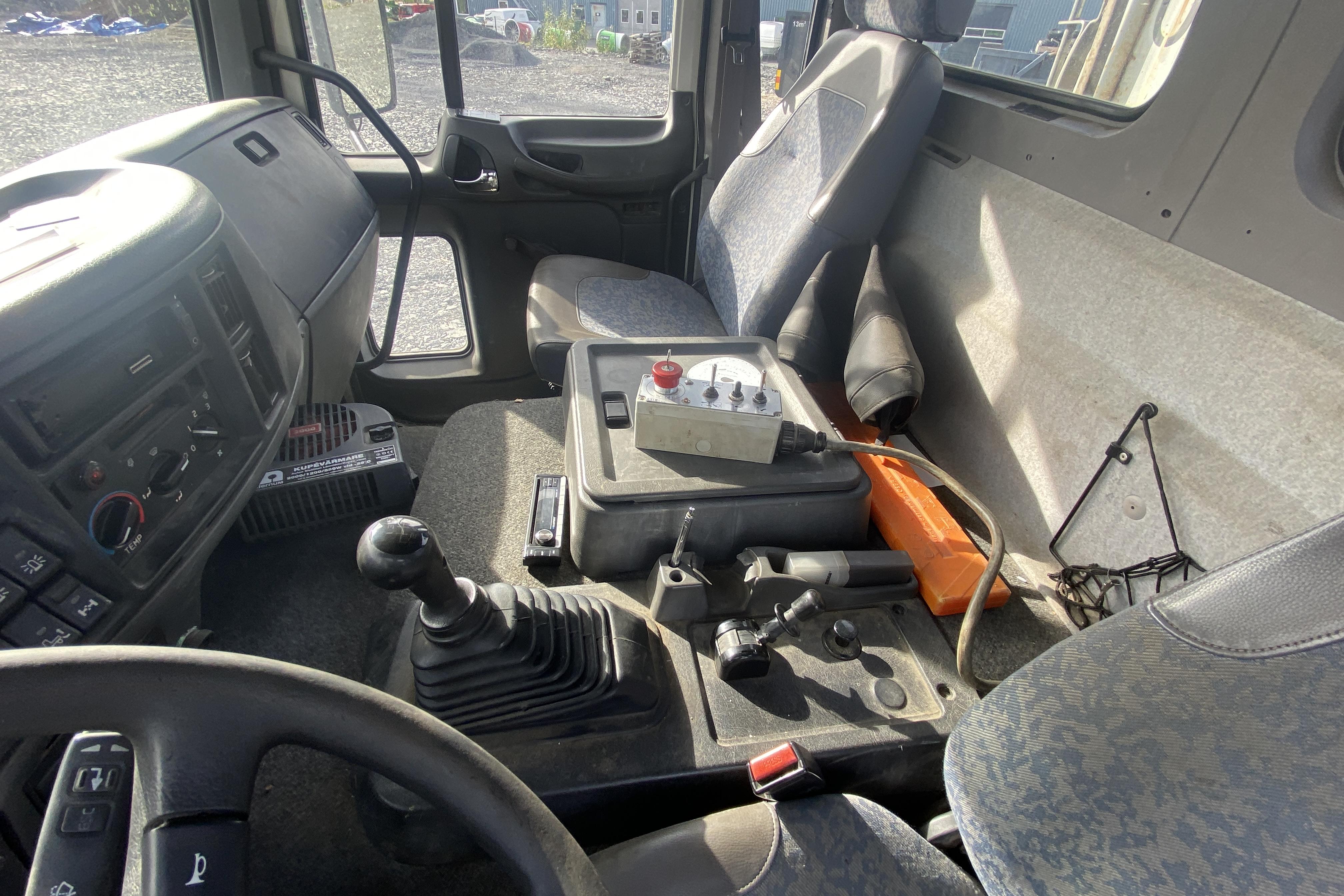 VOLVO FL6 - 222 665 km - Manualna - 2001