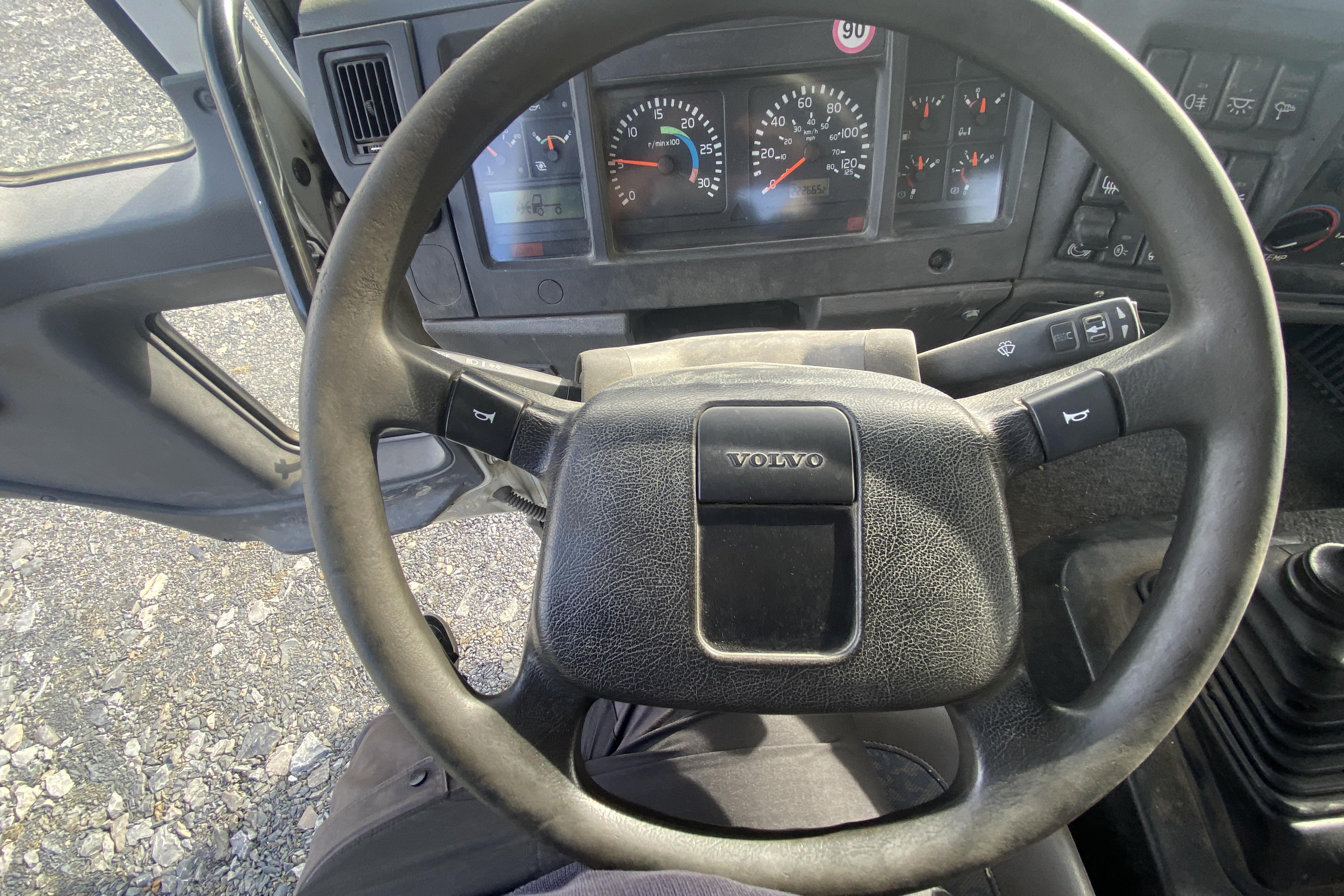 VOLVO FL6 - 222 665 km - Manuell - 2001