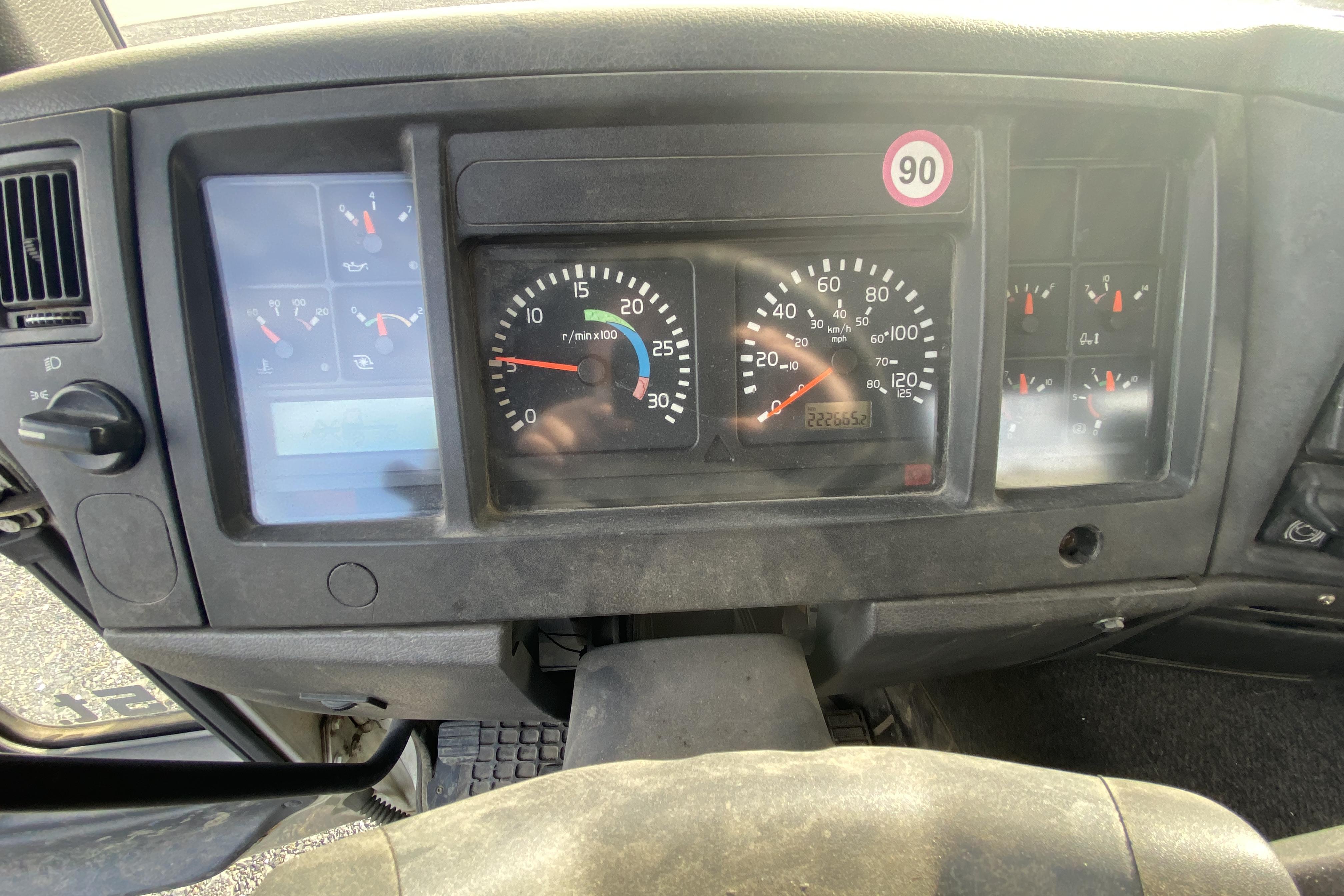 VOLVO FL6 - 222 665 km - Manuell - 2001