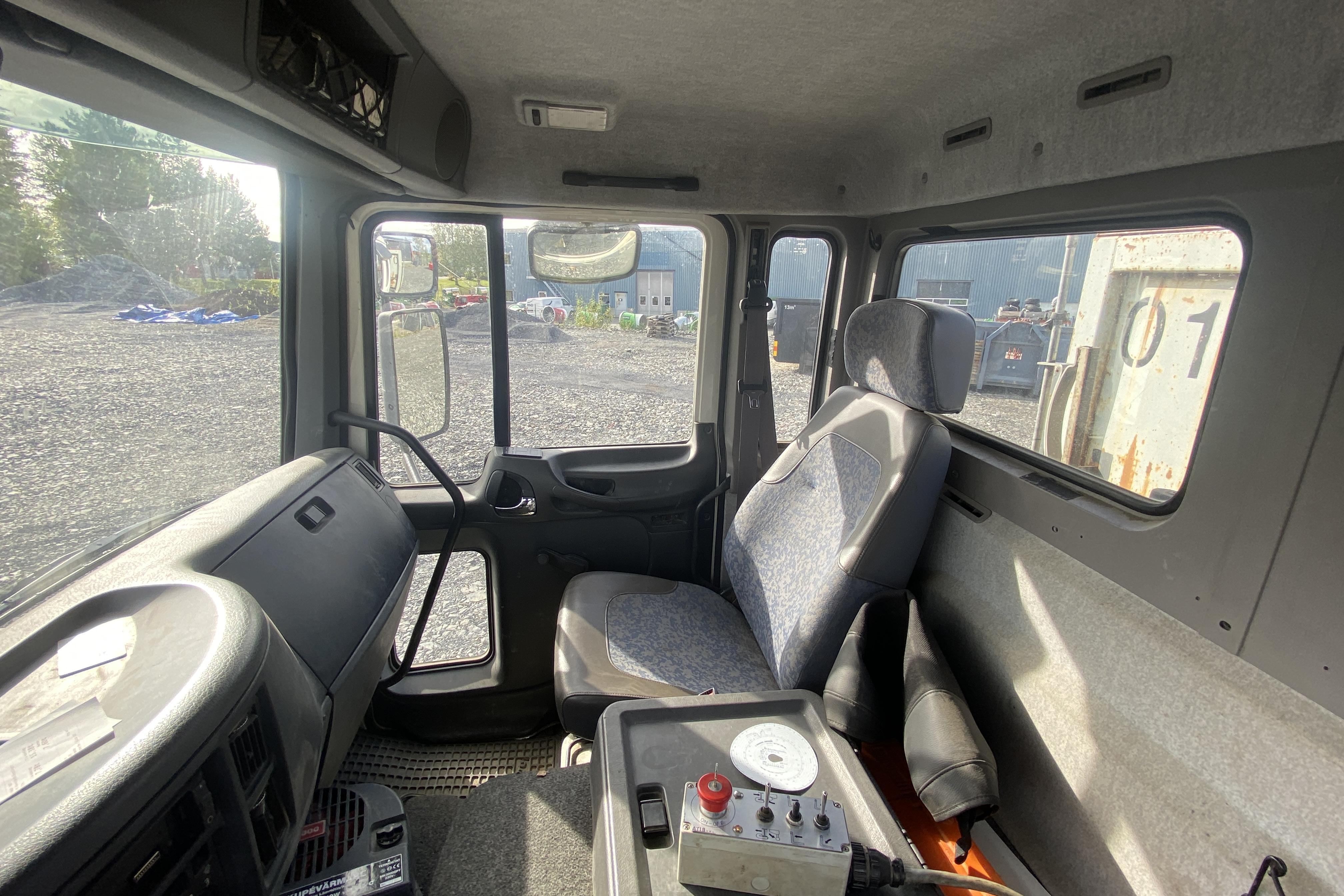 VOLVO FL6 - 222 665 km - Manuell - 2001