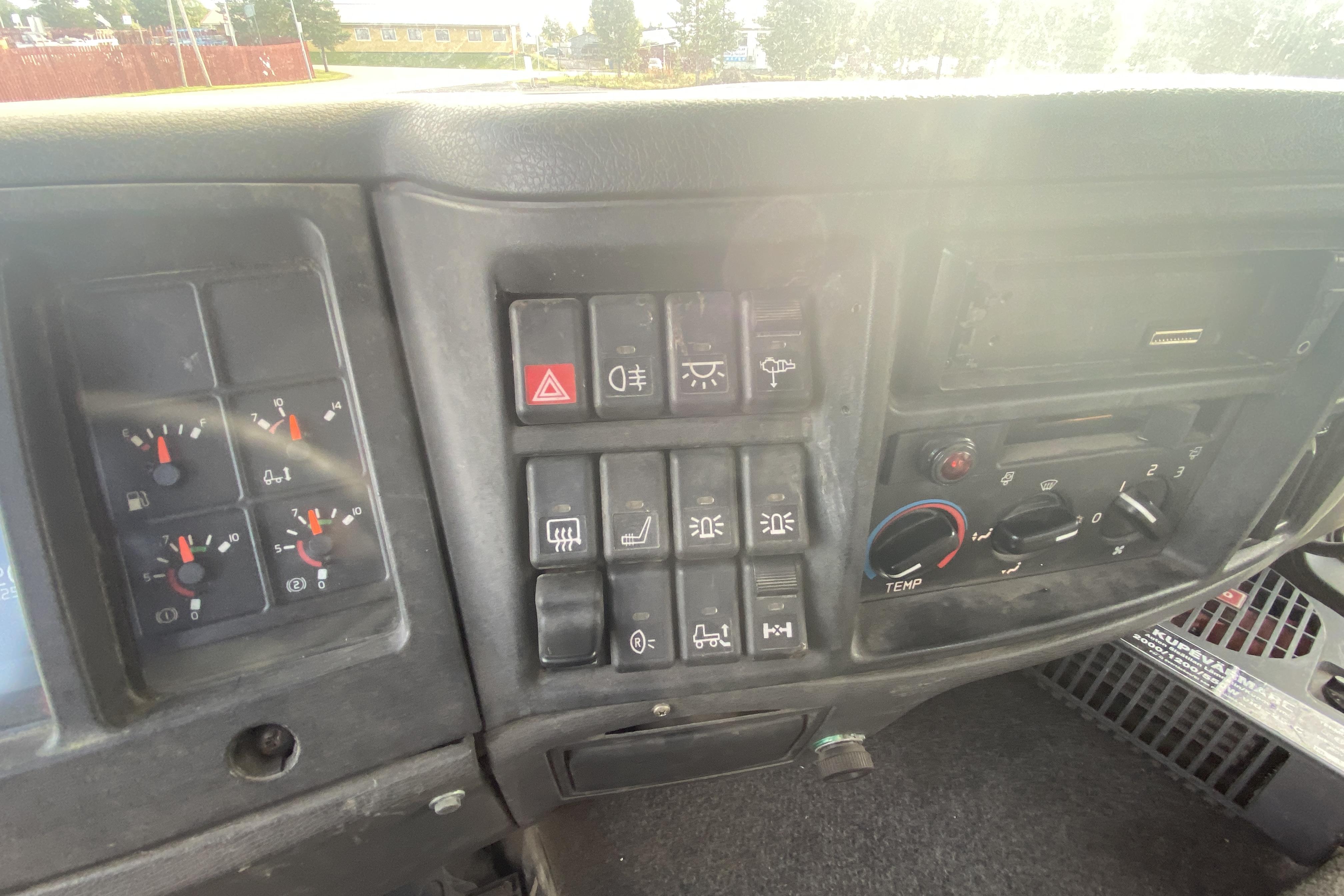 VOLVO FL6 - 222 665 km - Manualna - 2001